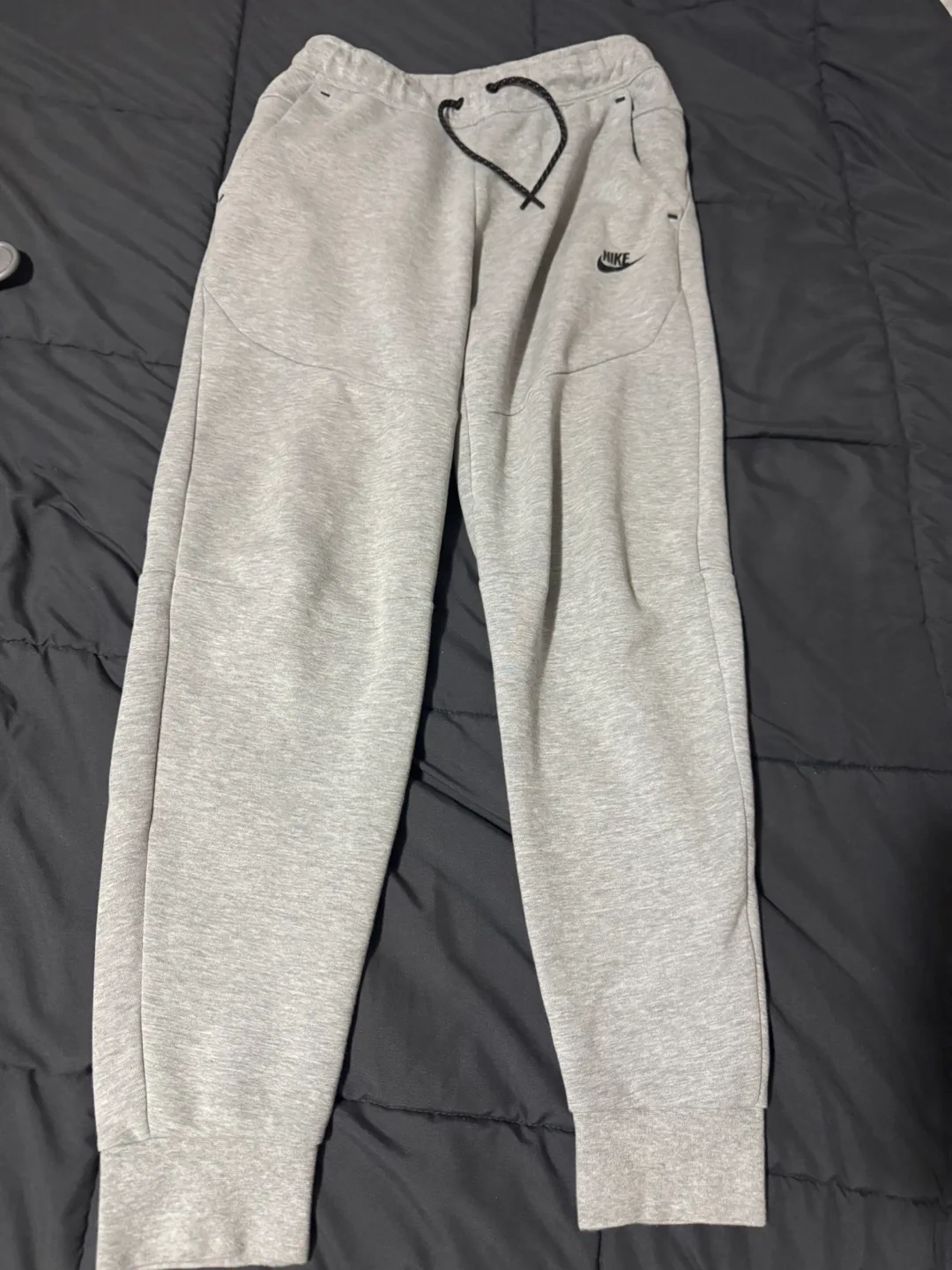Nike Tech Fleece Sweatpants thumbnail