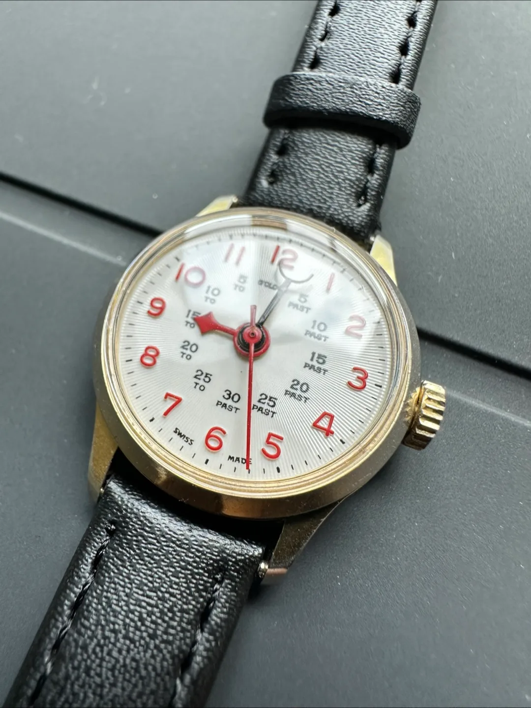 Vintage Mechanical Wristwatch with Leather Strap thumbnail