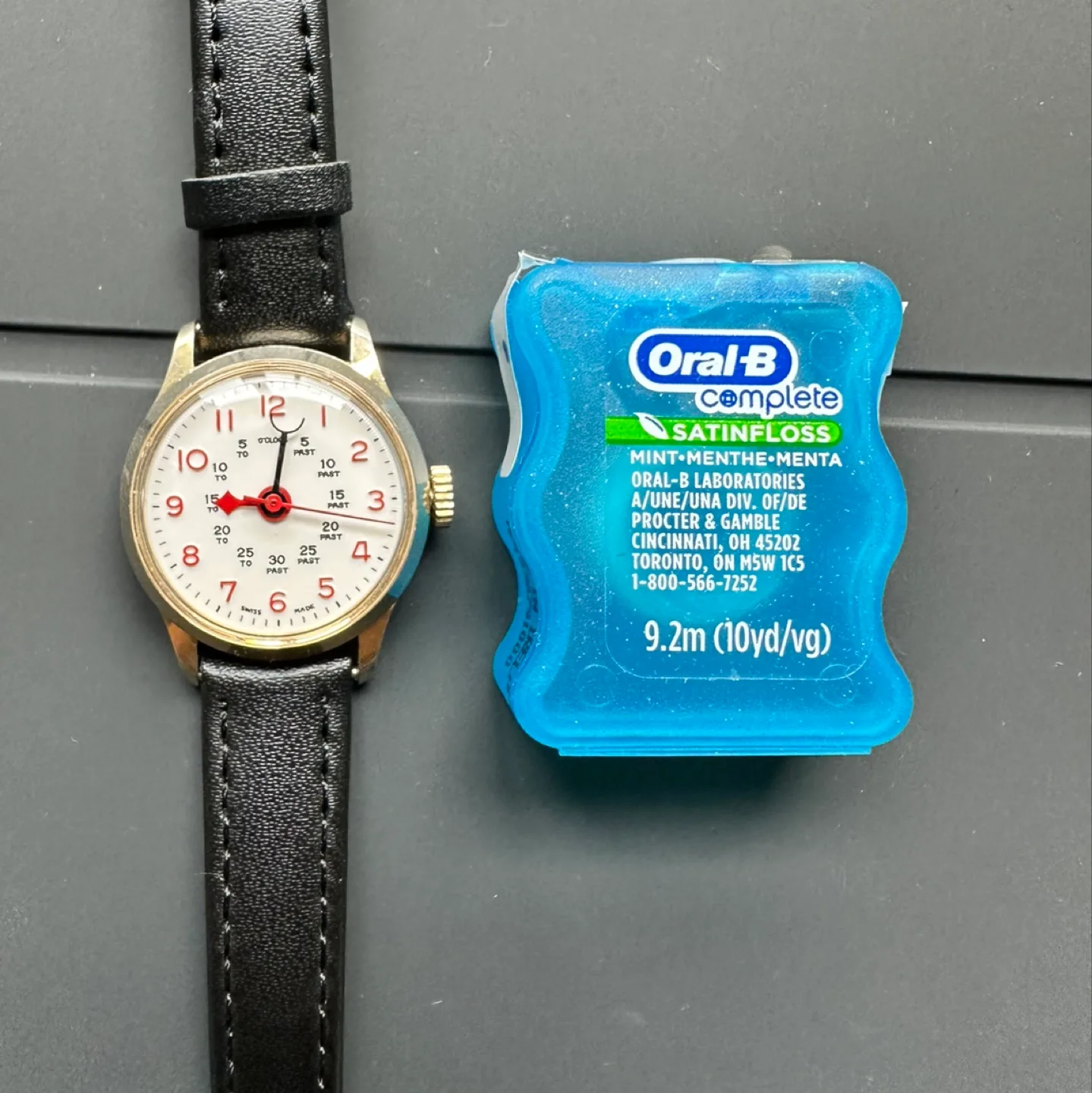 Vintage Mechanical Wristwatch with Leather Strap image indicator(4)