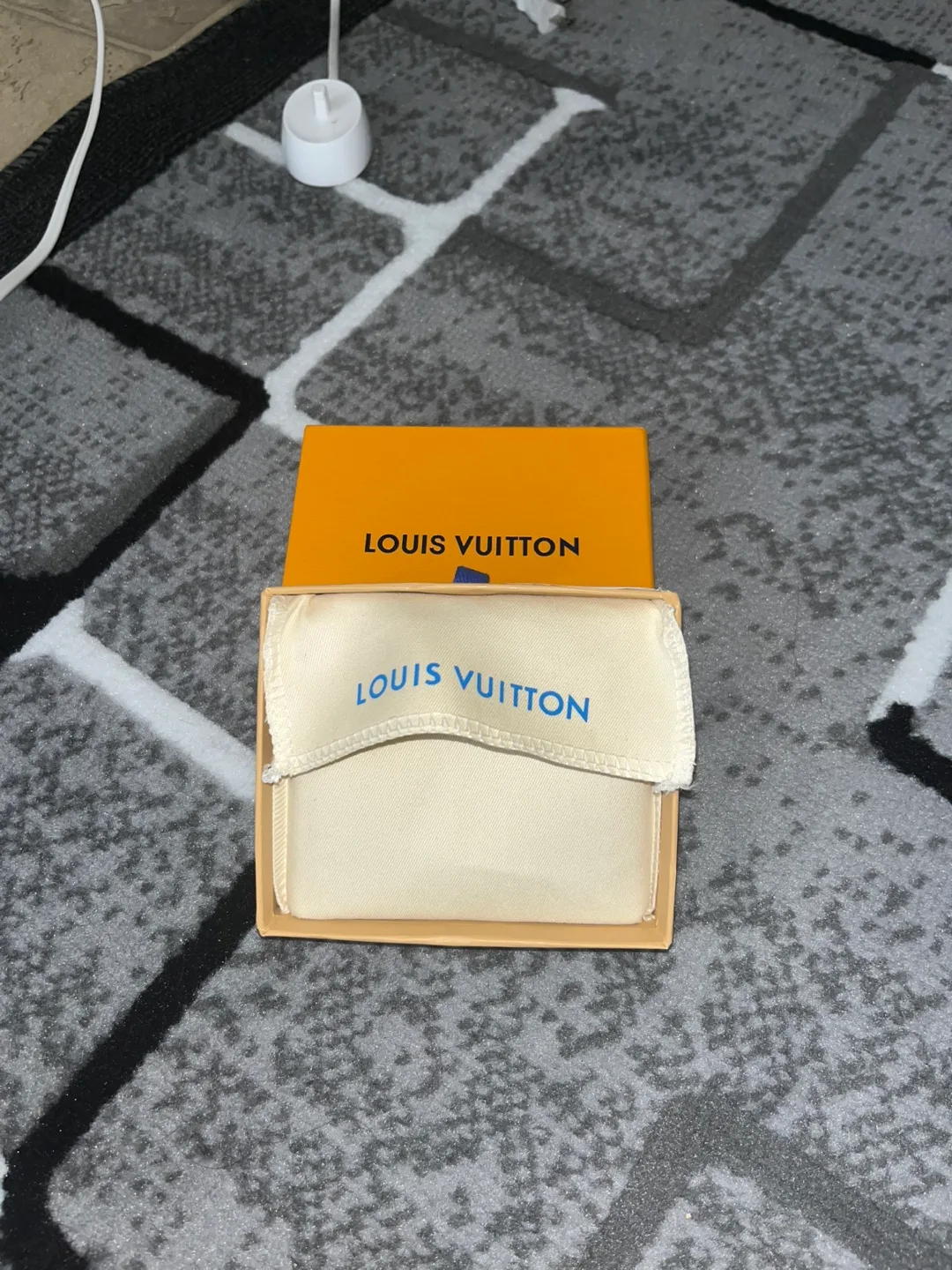 Black Louis Vuitton Wallet image indicator(3)