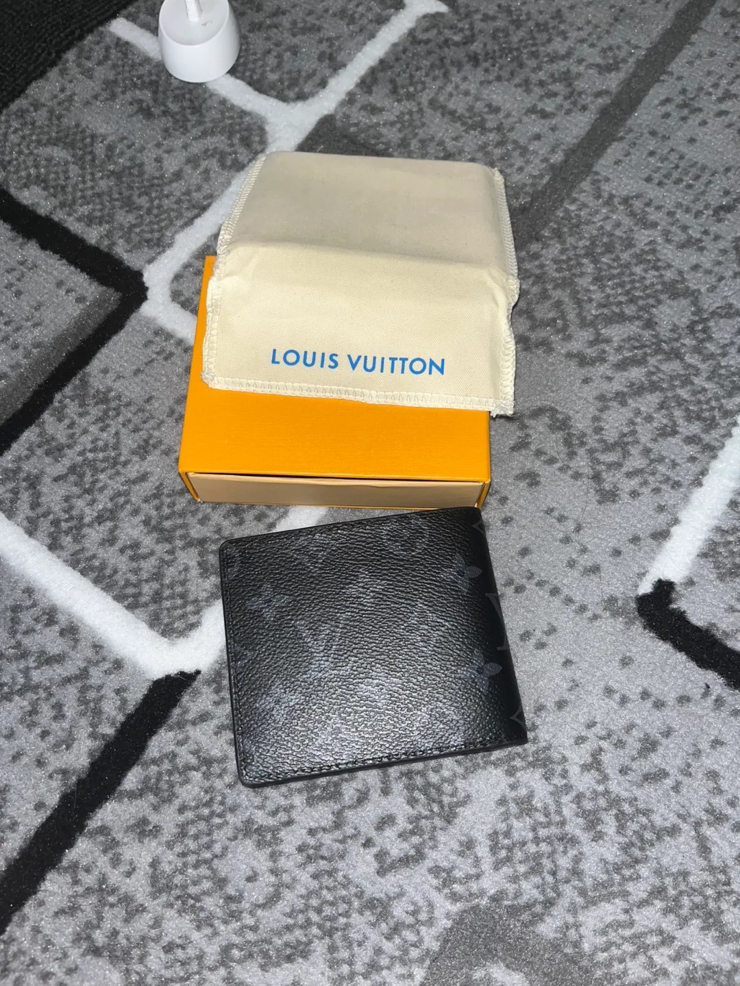 Black Louis Vuitton Wallet thumbnail