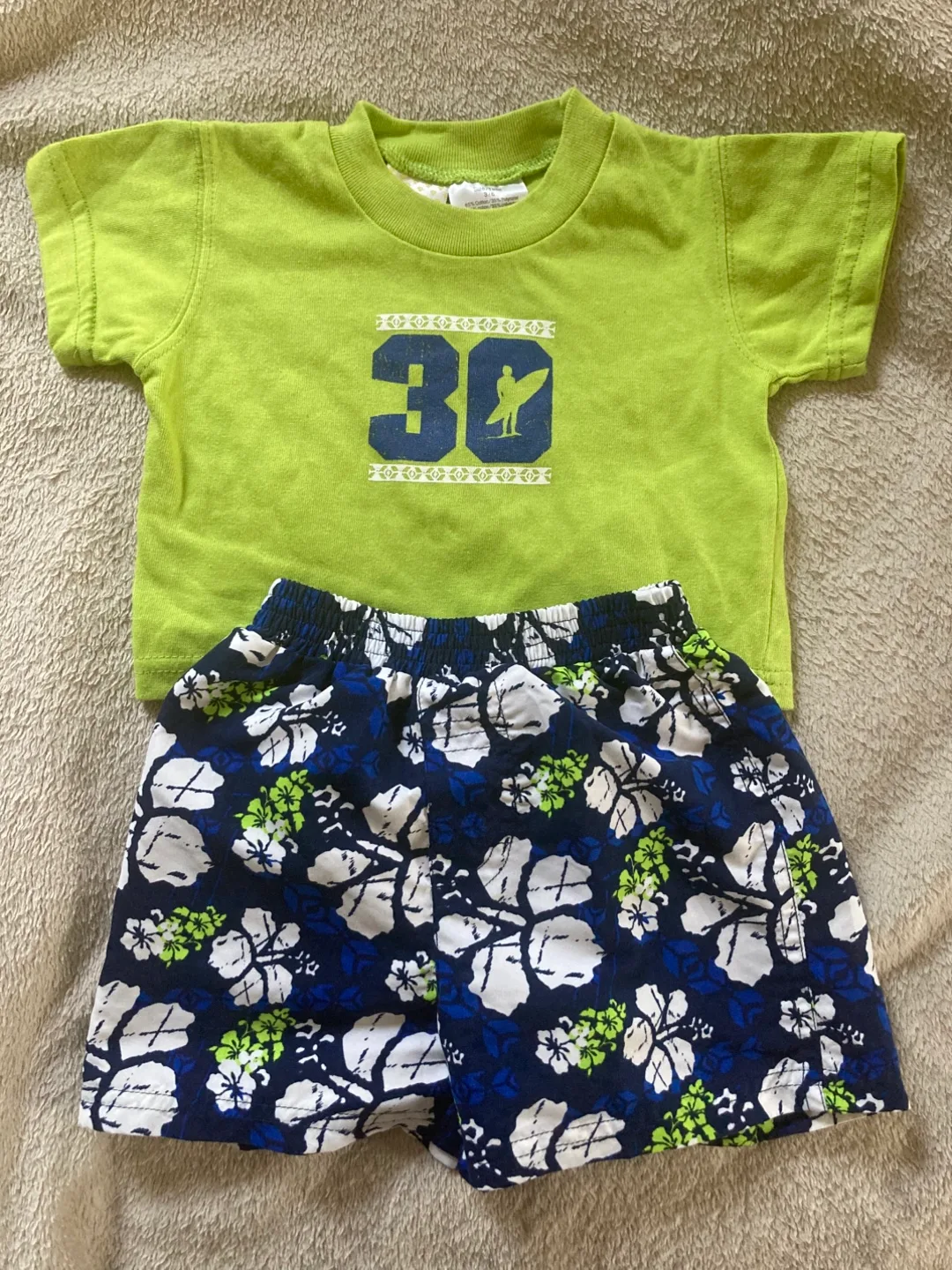 Baby’s 3-6 month Outfits thumbnail