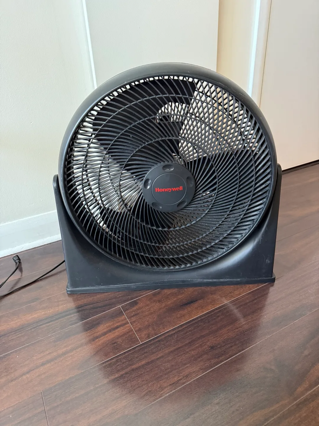 Honeywell Black Round Fan thumbnail