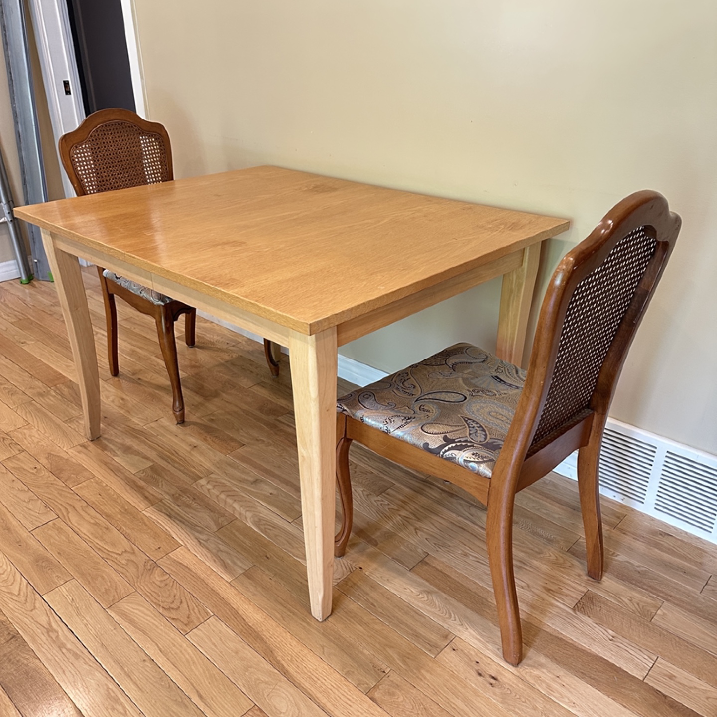 Extendable Wood Dining Table with 2 Chairs (CAN DELIVER) - photo 4