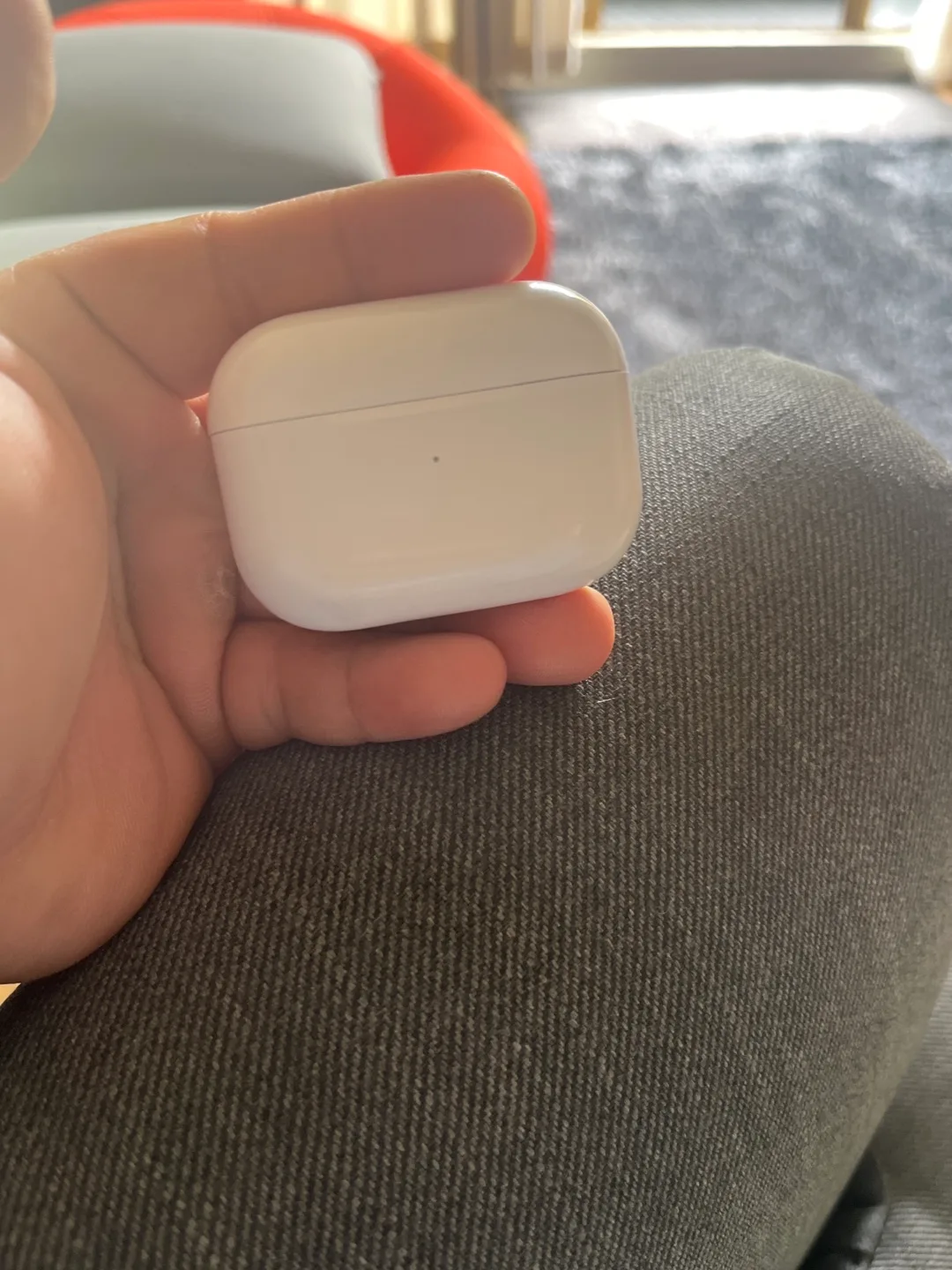 White AirPod 2 pro Earbuds with Charging Case image indicator(2)