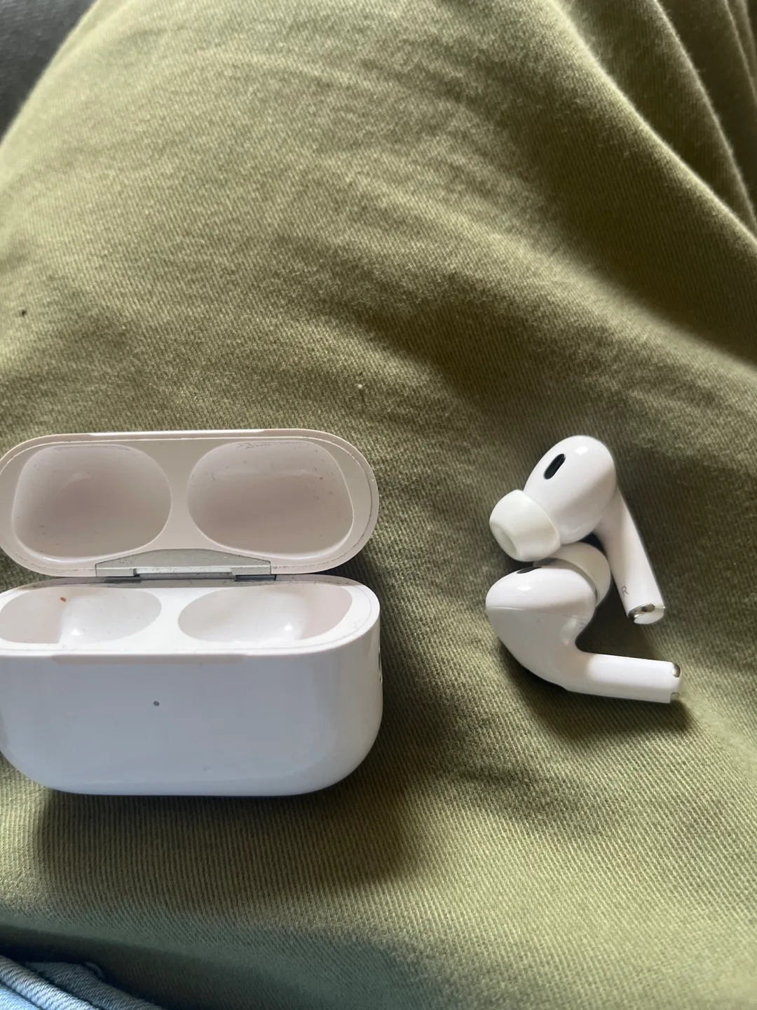 White AirPod 2 pro Earbuds with Charging Case image indicator(5)
