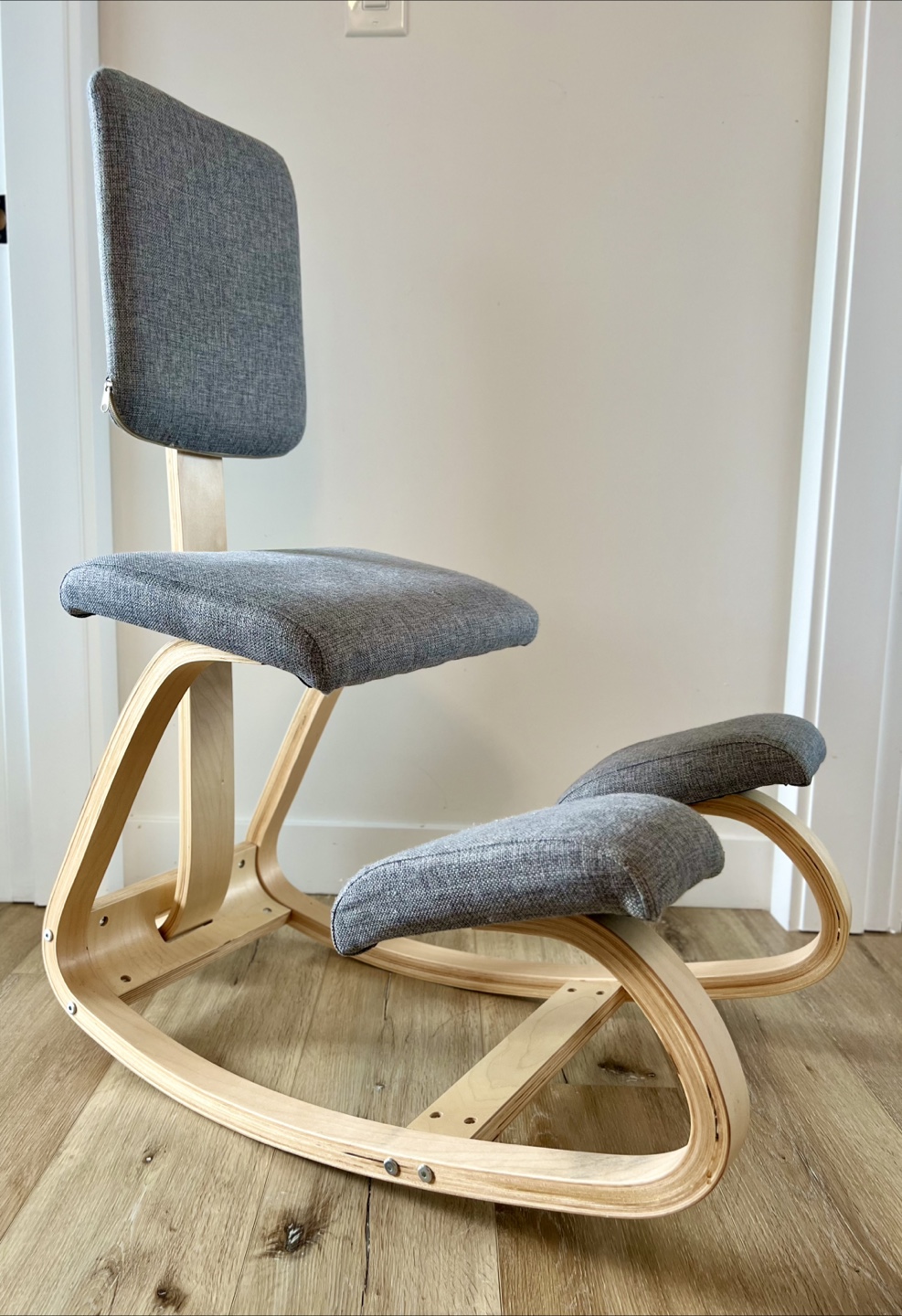 Ergonomic Kneeling Chair with Backrest