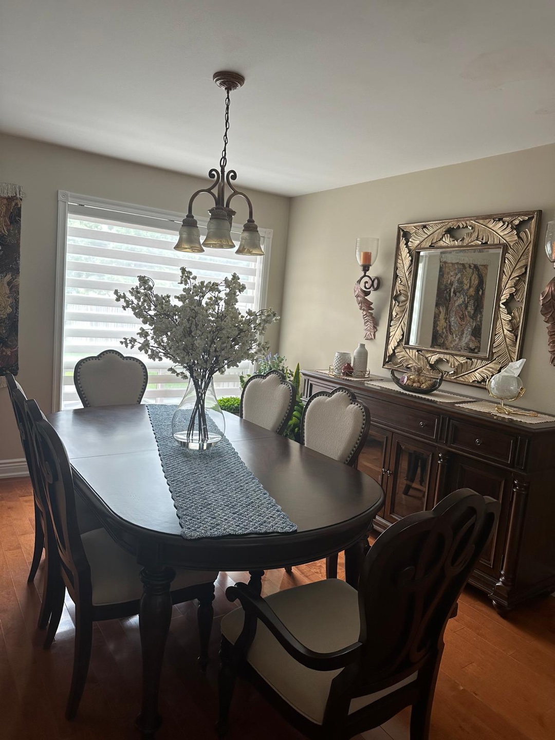 Elegant Dining Table - photo 2