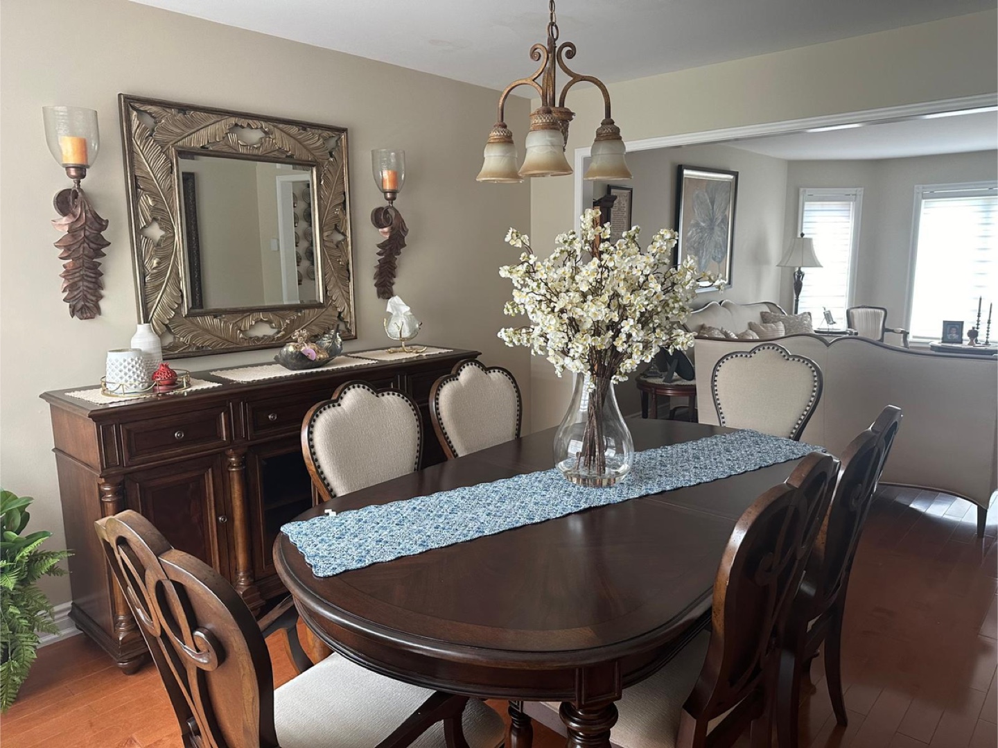 Elegant Dining Table - photo 3