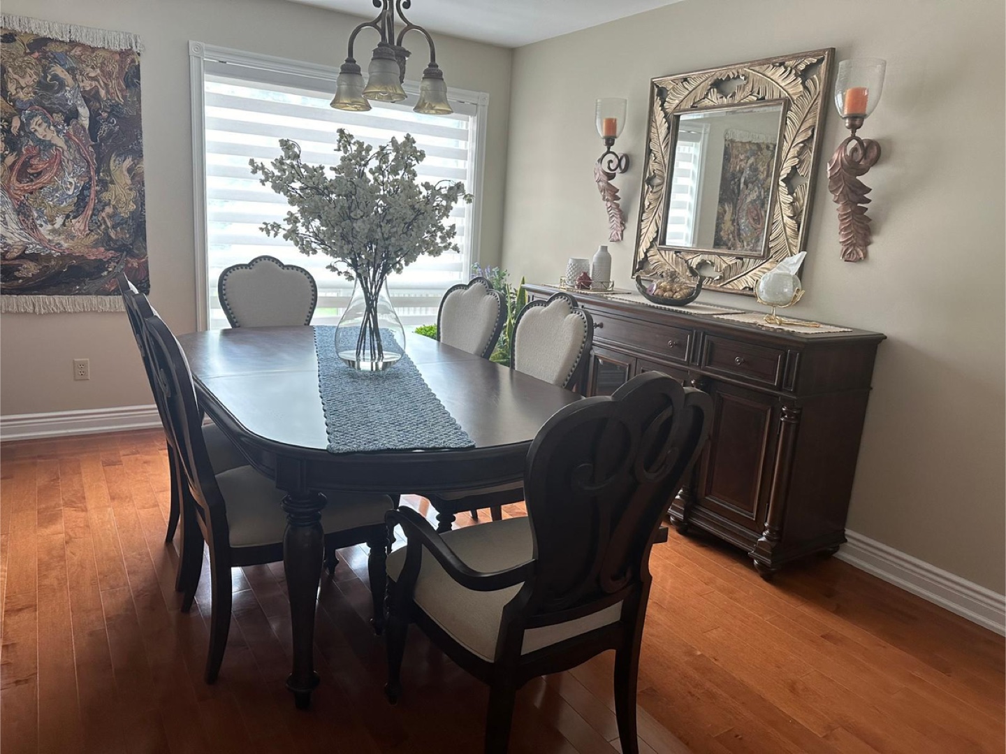 Elegant Dining Table - photo 4