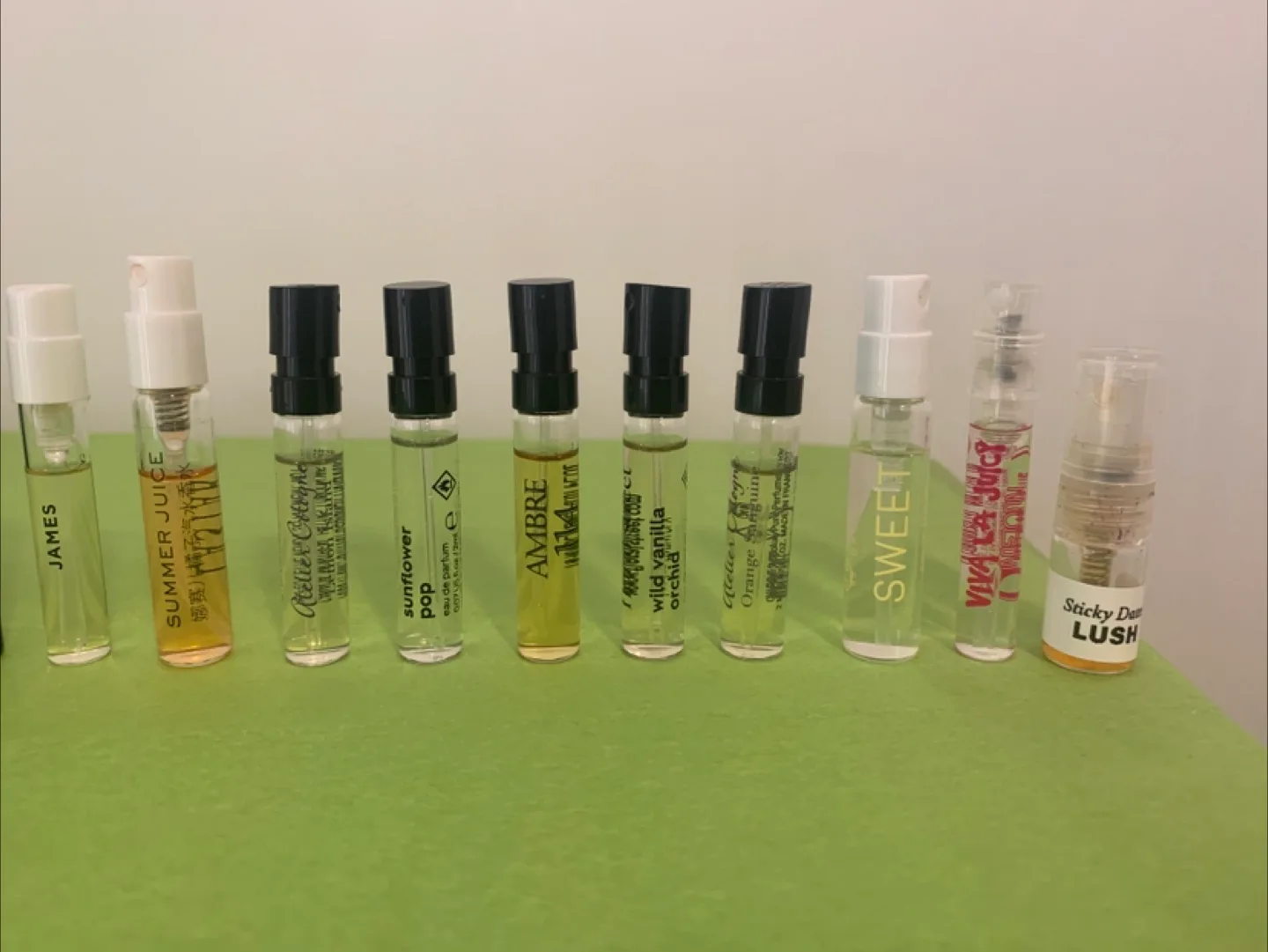 Assorted perfume samples thumbnail