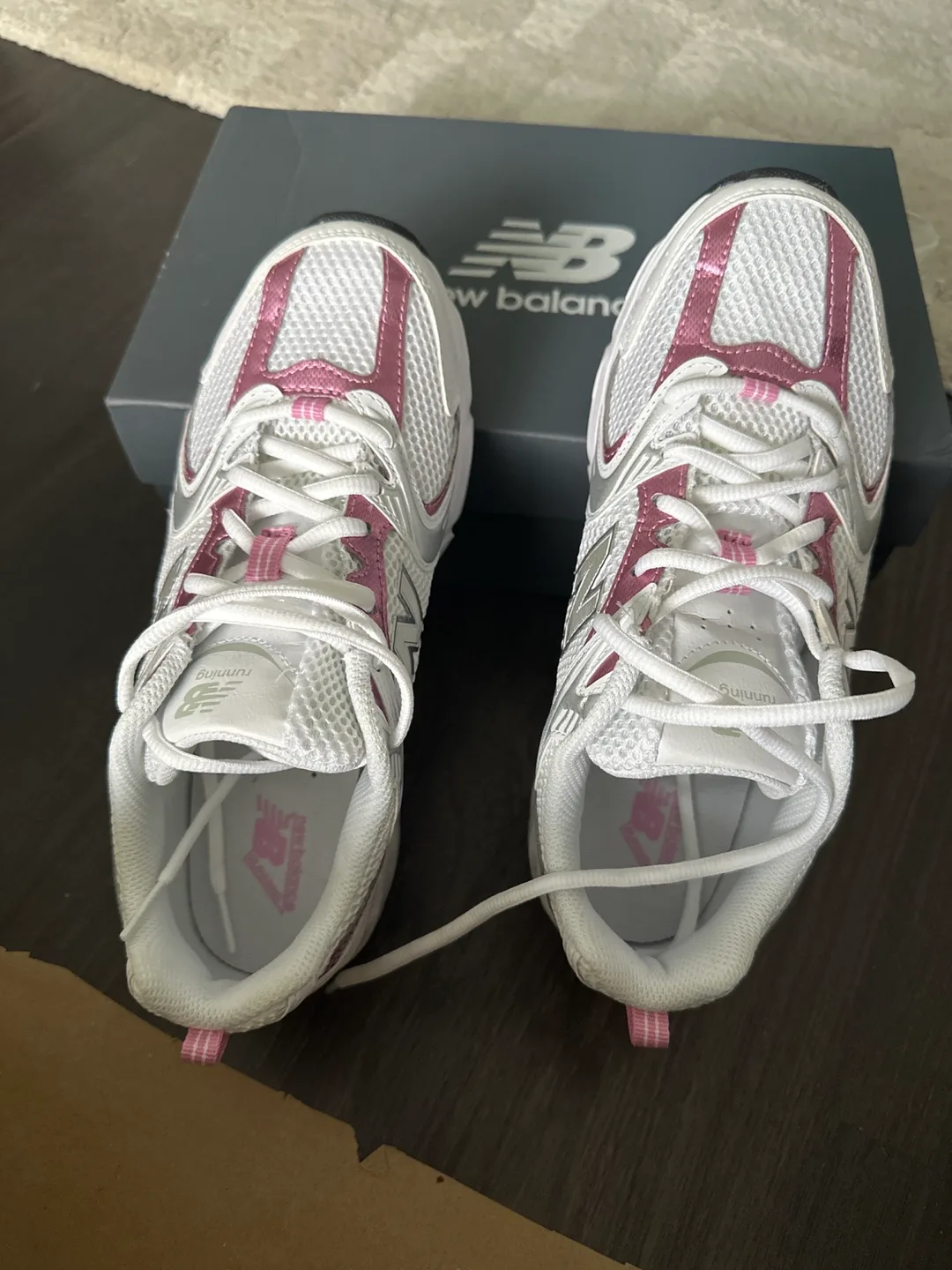 New Balance 530 Running Shoes White Pink 6.5 US image indicator(3)