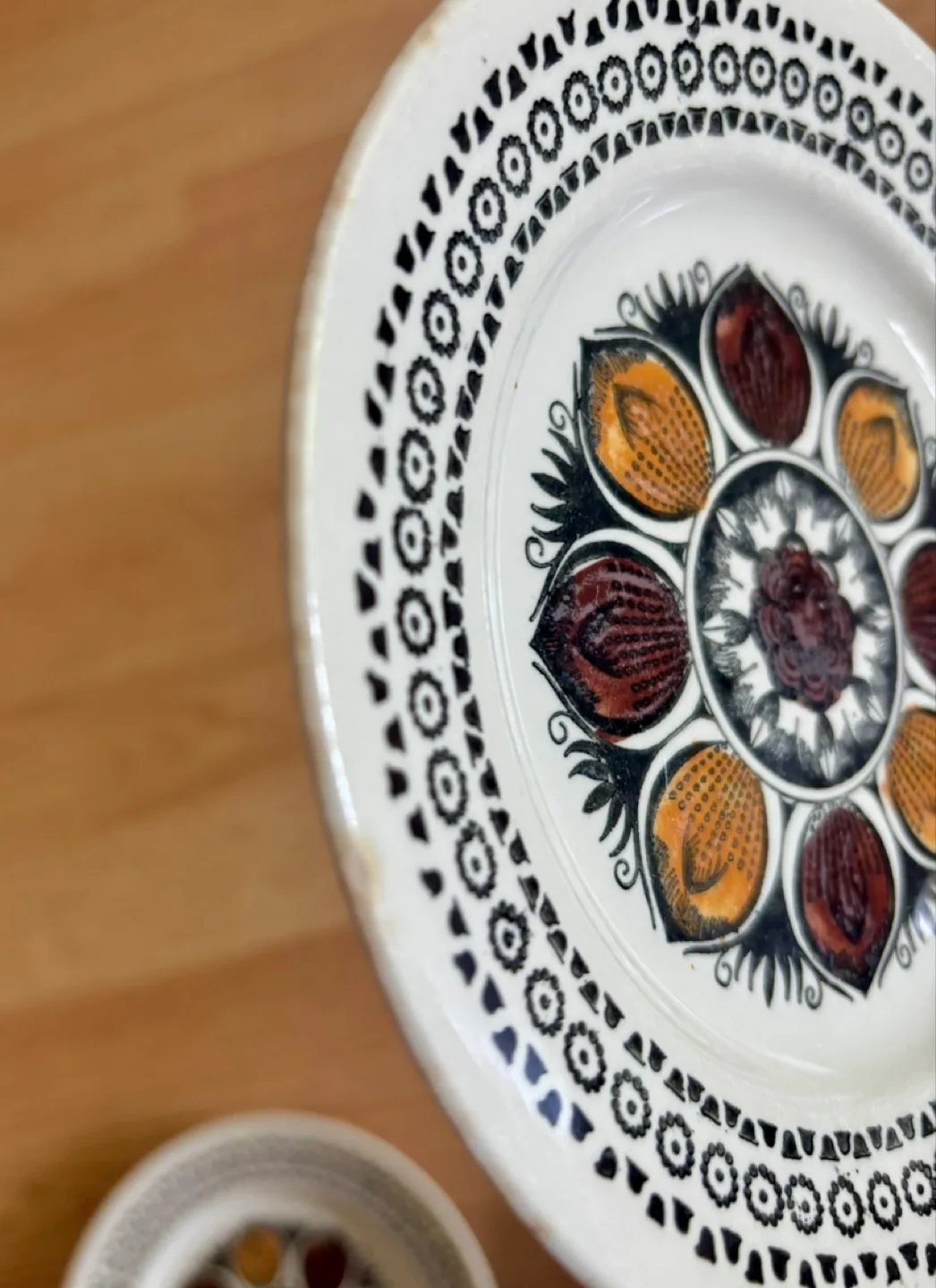 Broadhurst Kathie Winkle October Plates - Set of 4 image indicator(4)