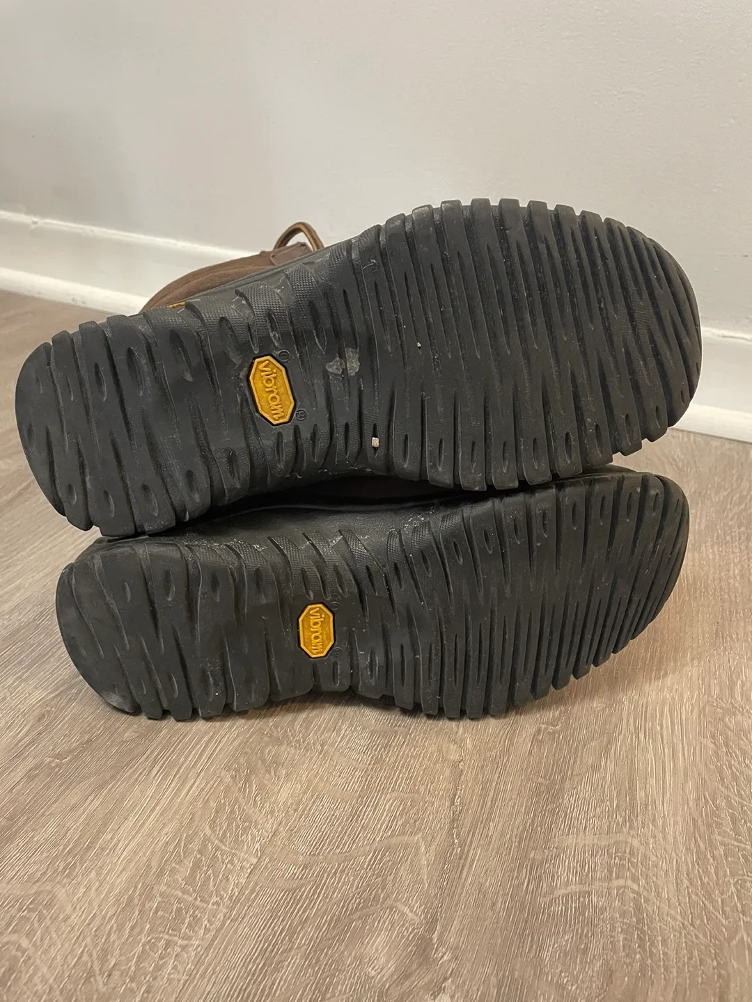 UGG Adirondack Boots - Brown image indicator(5)