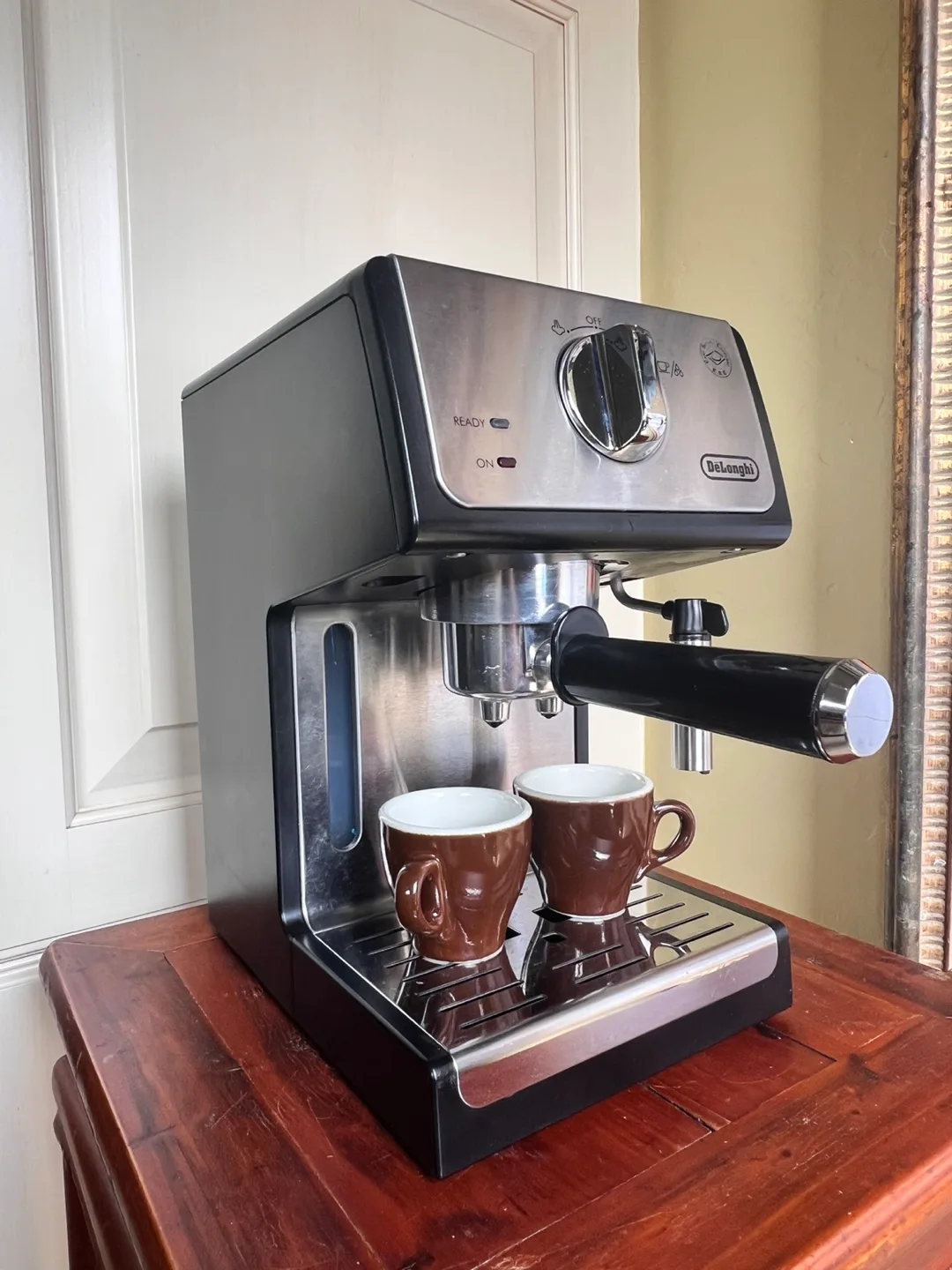 Delonghi - 15 Bar Espresso & Cappuccino image indicator(2)