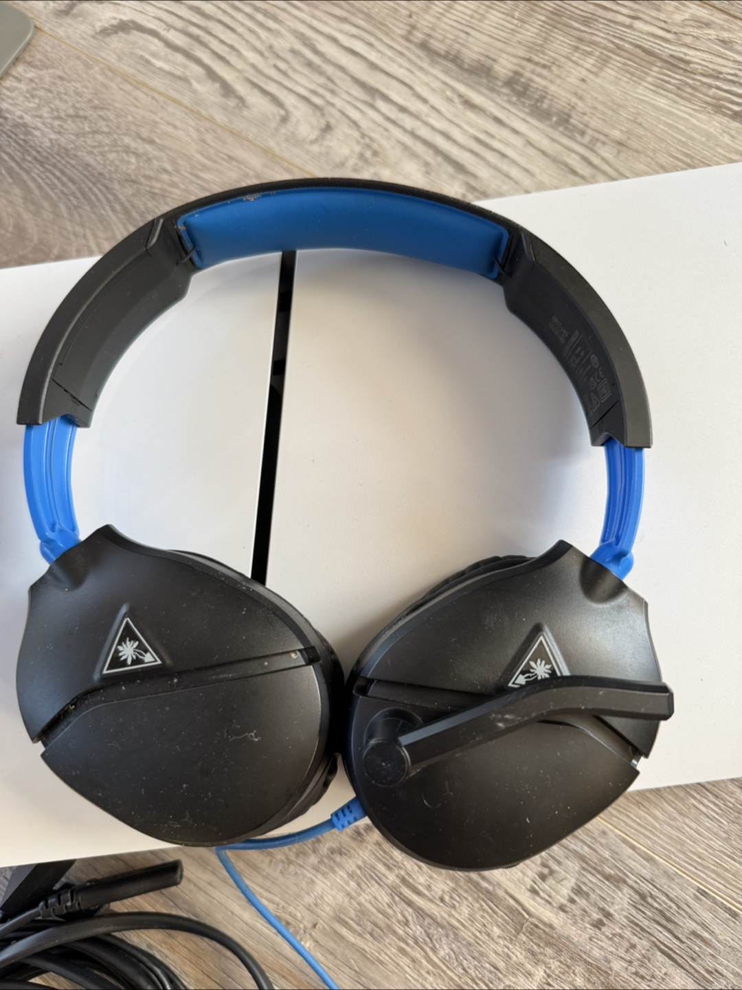 PlayStation 5 Console, Red Controller & Turtle Beach Headphones - photo 2