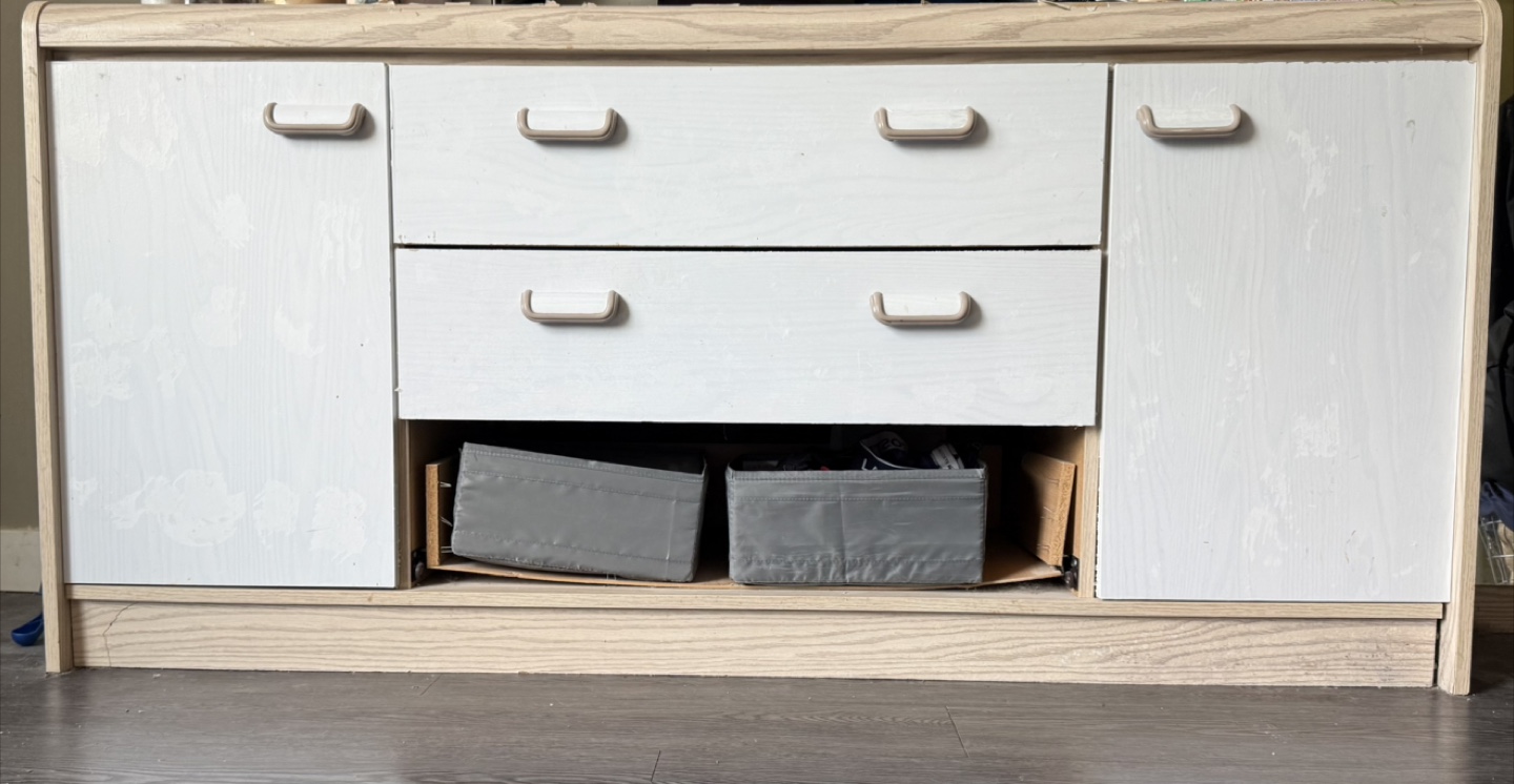 Wooden storage unit with drawers
