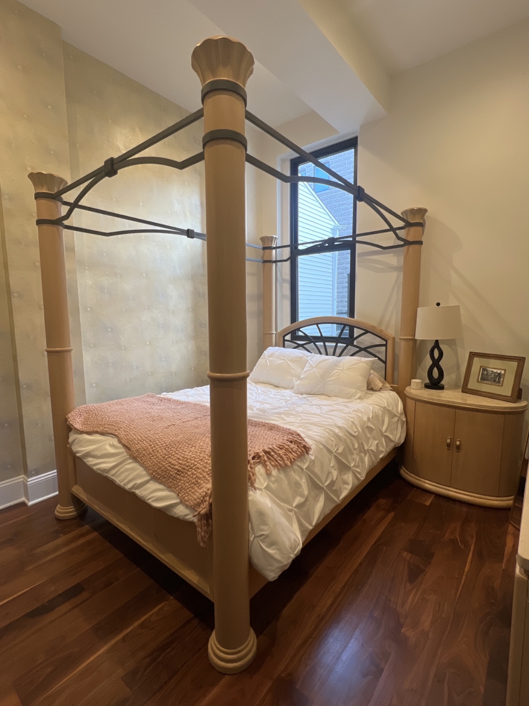 5-piece Queen Size Wooden Bedroom set