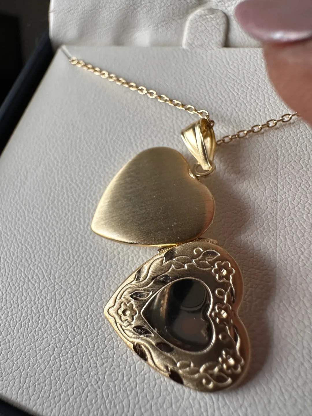 Heart Shaped Locket image indicator(5)