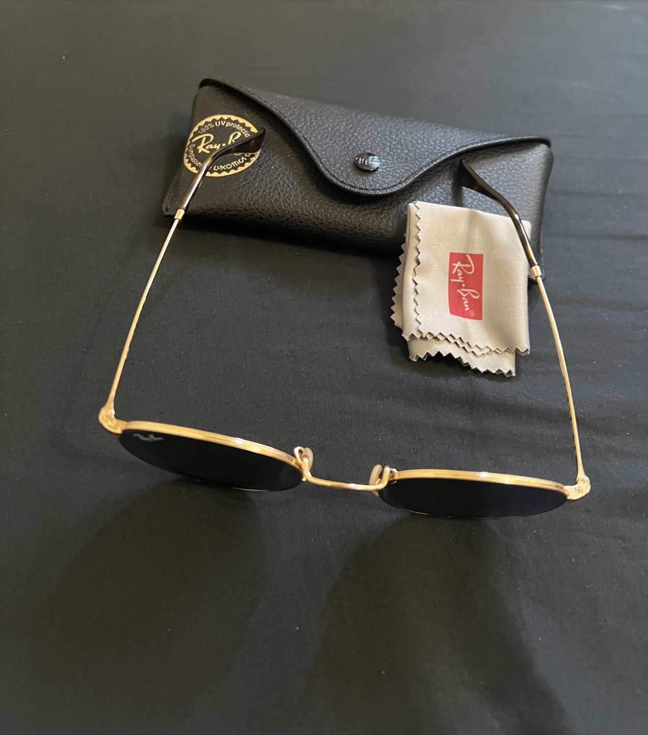 Ray-Ban Round Sunglasses with Case and Cloth