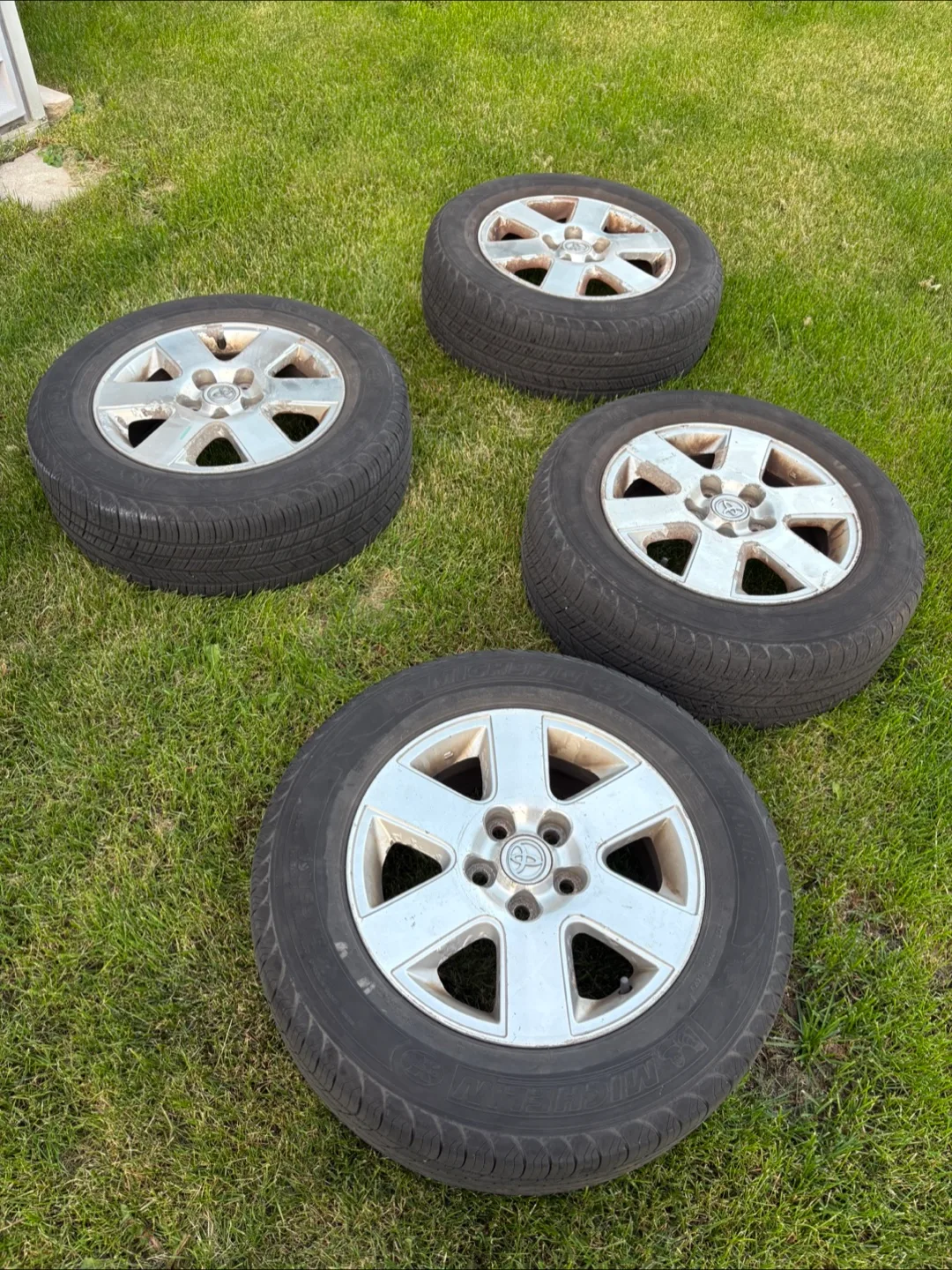 Toyota sienna Wheels and Tires 215/65R16 thumbnail