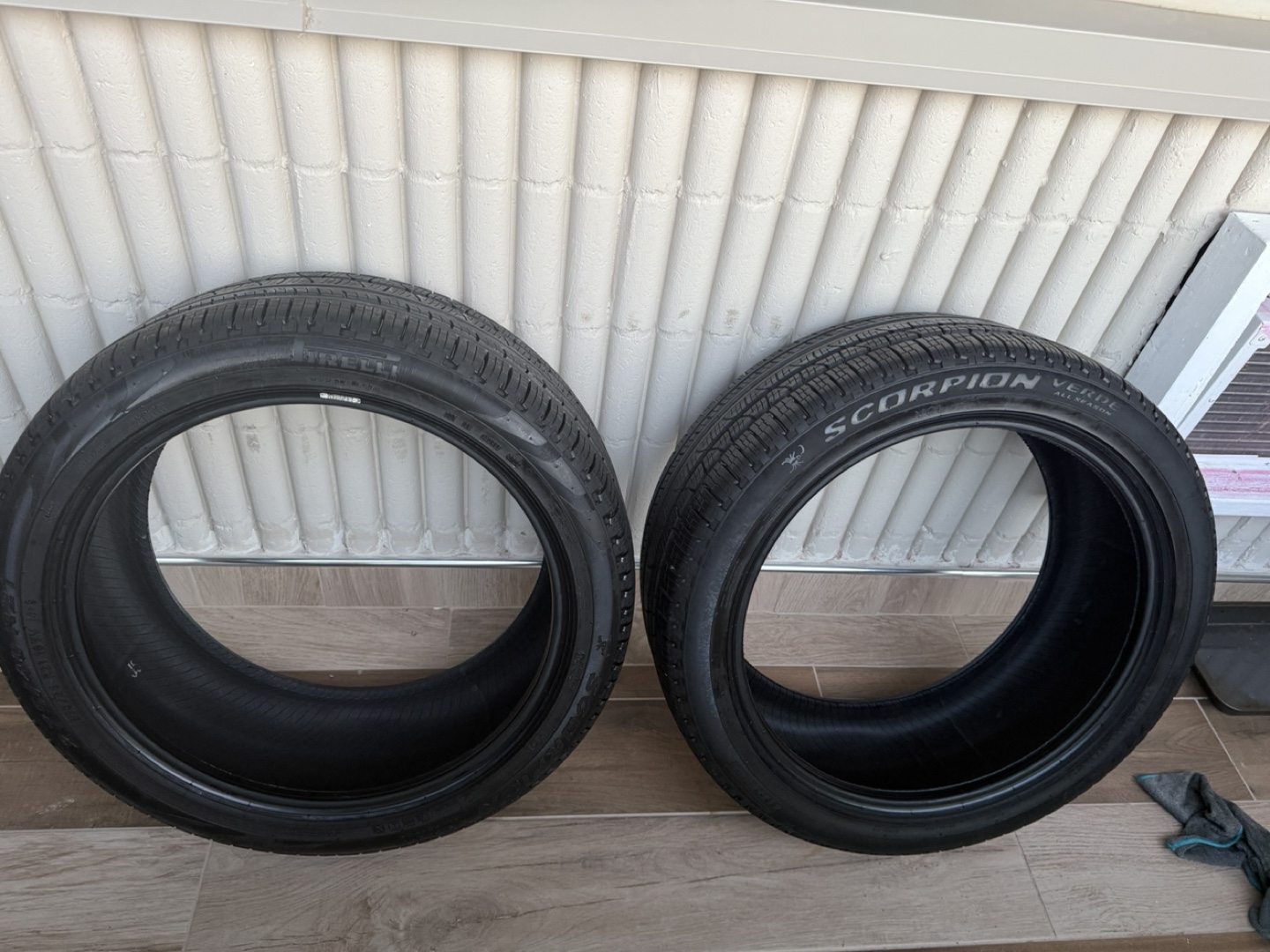 Two Pirelli Scorpion Verde All Season 275/40 R21 V Tires