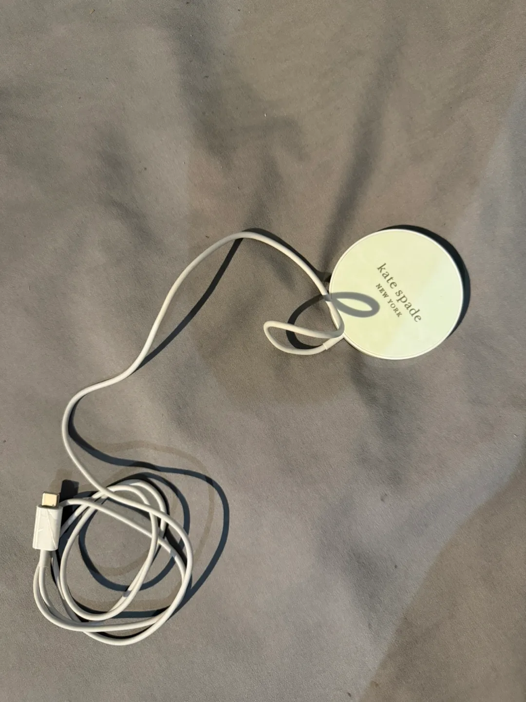 Kate Spade Wireless Charger image indicator(2)