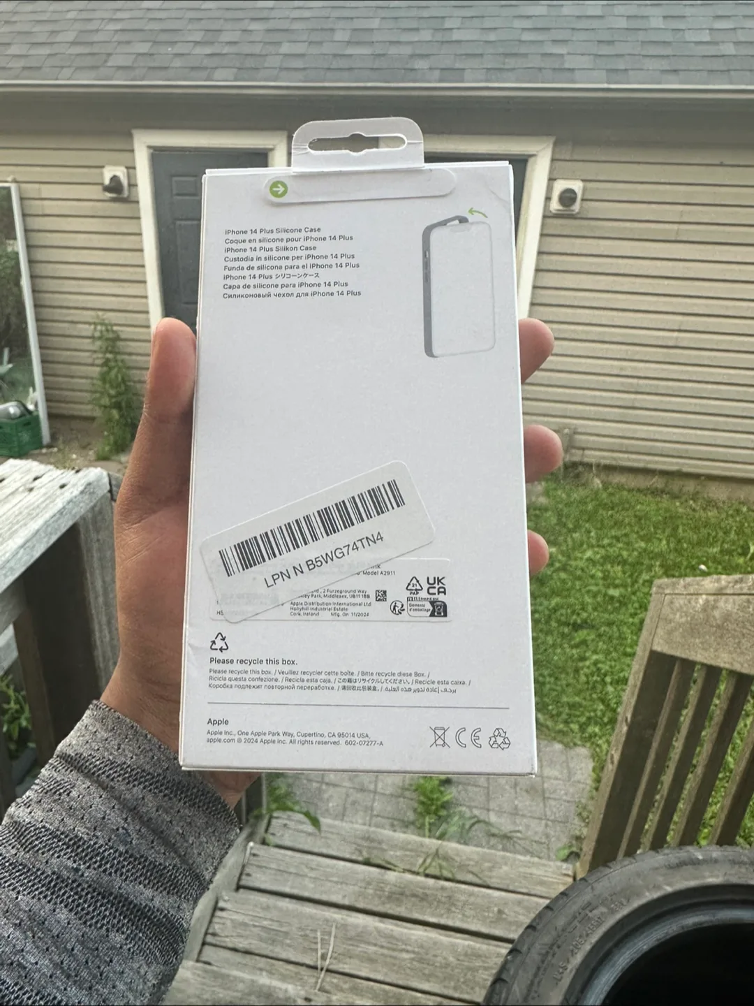 iPhone 14 Plus Silicone Case image indicator(2)