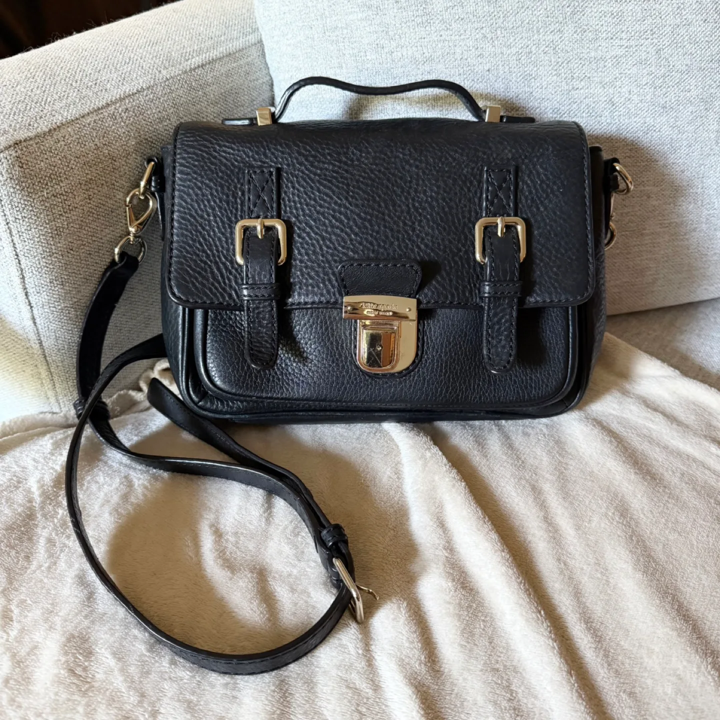 Kate Spade (Missing a piece of hardware) thumbnail