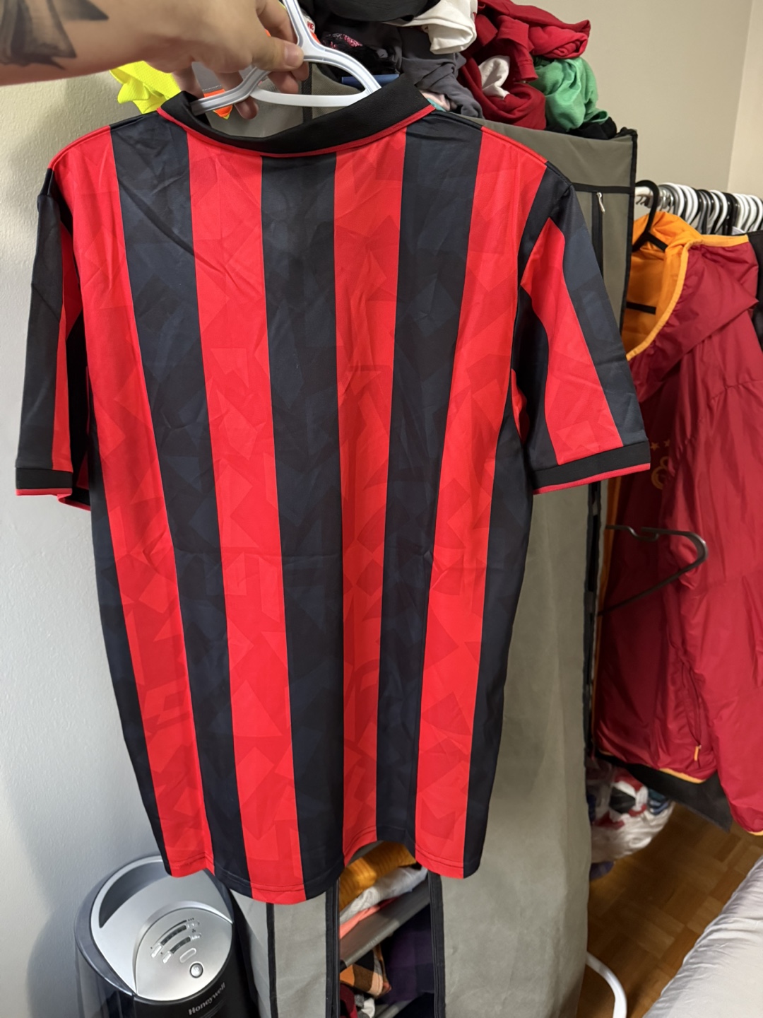 AC Milan Retro Soccer Jersey - photo 3