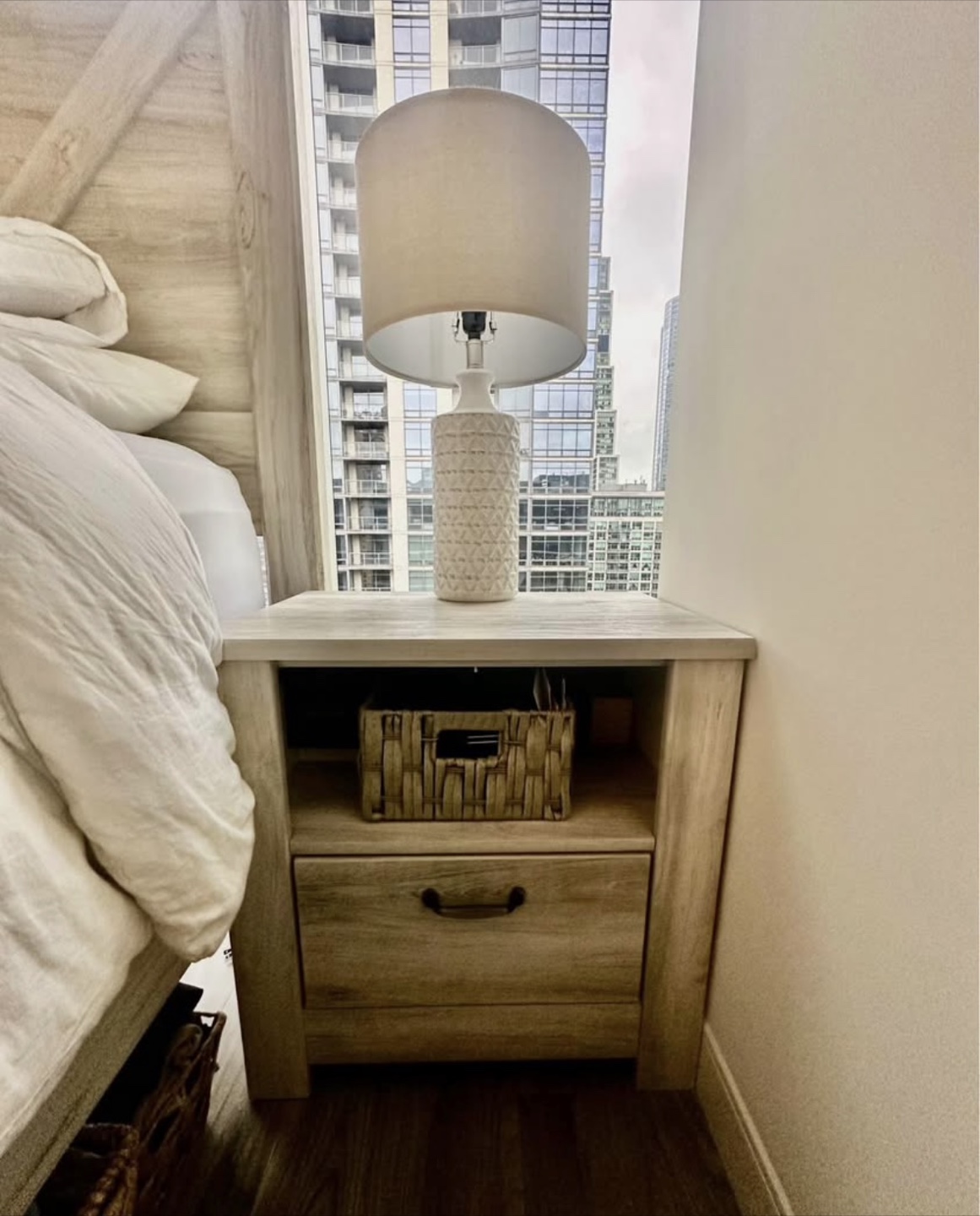 Farmhouse-Style Bedroom Furniture Set - photo 3