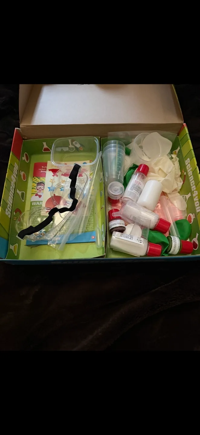 Science4you Explosive Science Kit image indicator(2)