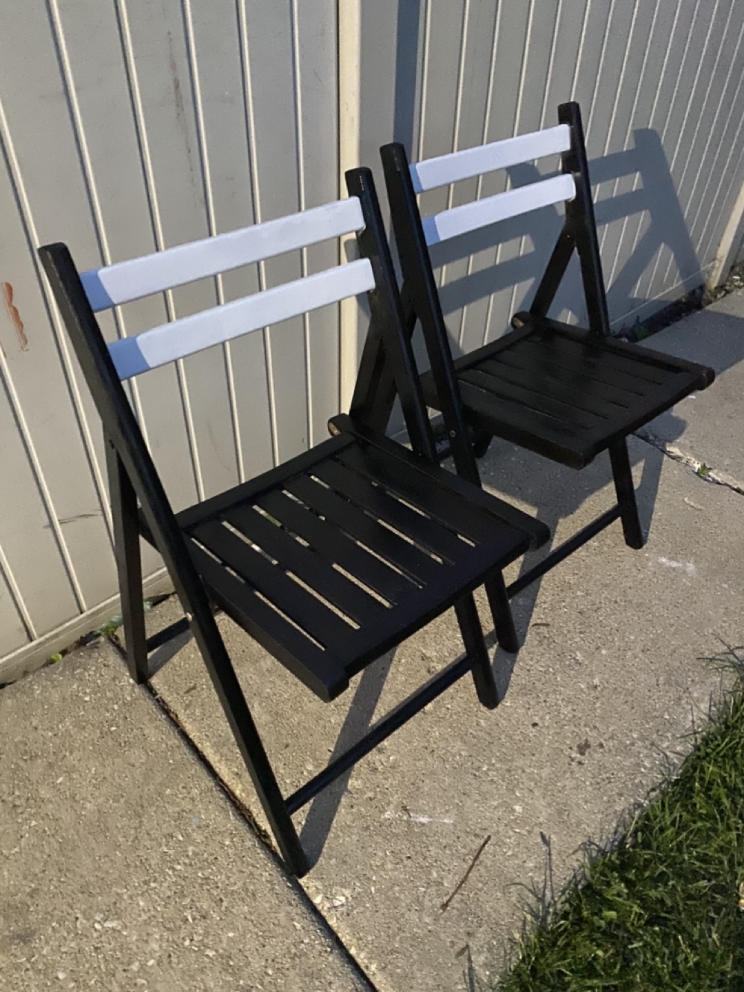Black and White Folding Chairs - Set of 2 - photo 3