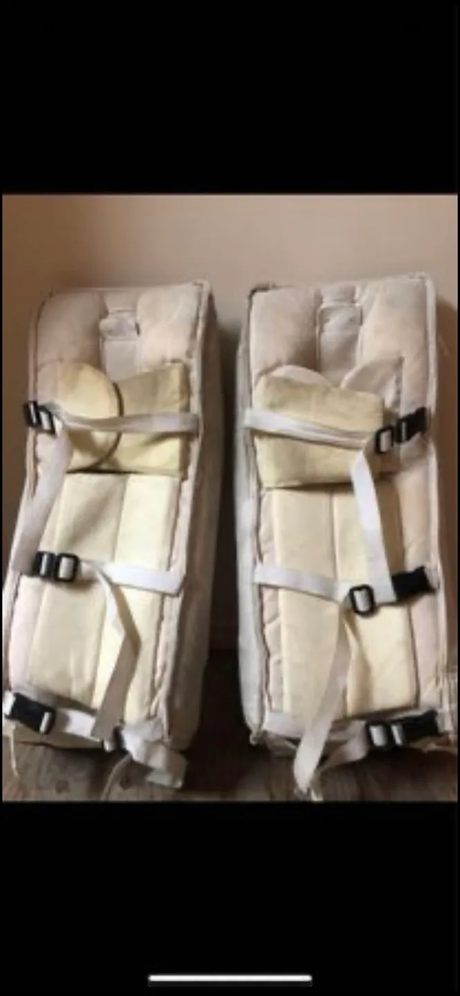 Vaughn Goalie Leg Pads image indicator(2)