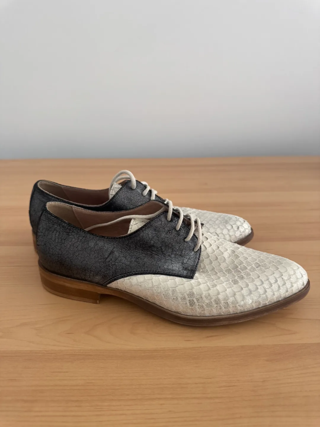 Two-tone derby shoes thumbnail