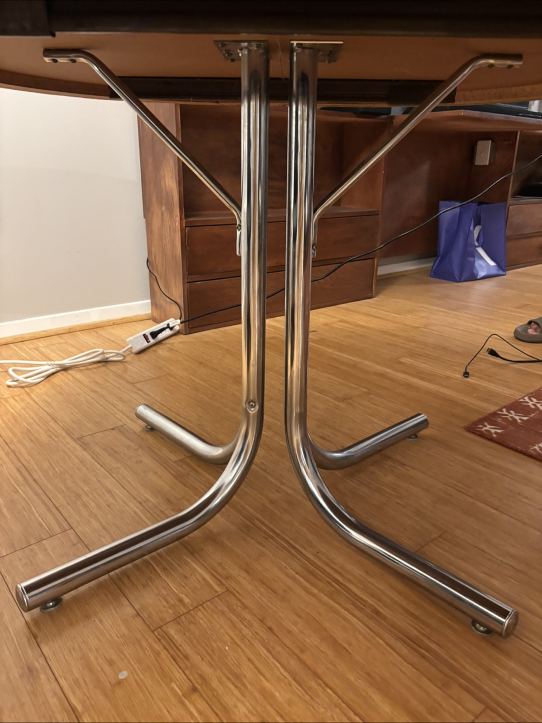 Round Dining Table - photo 4