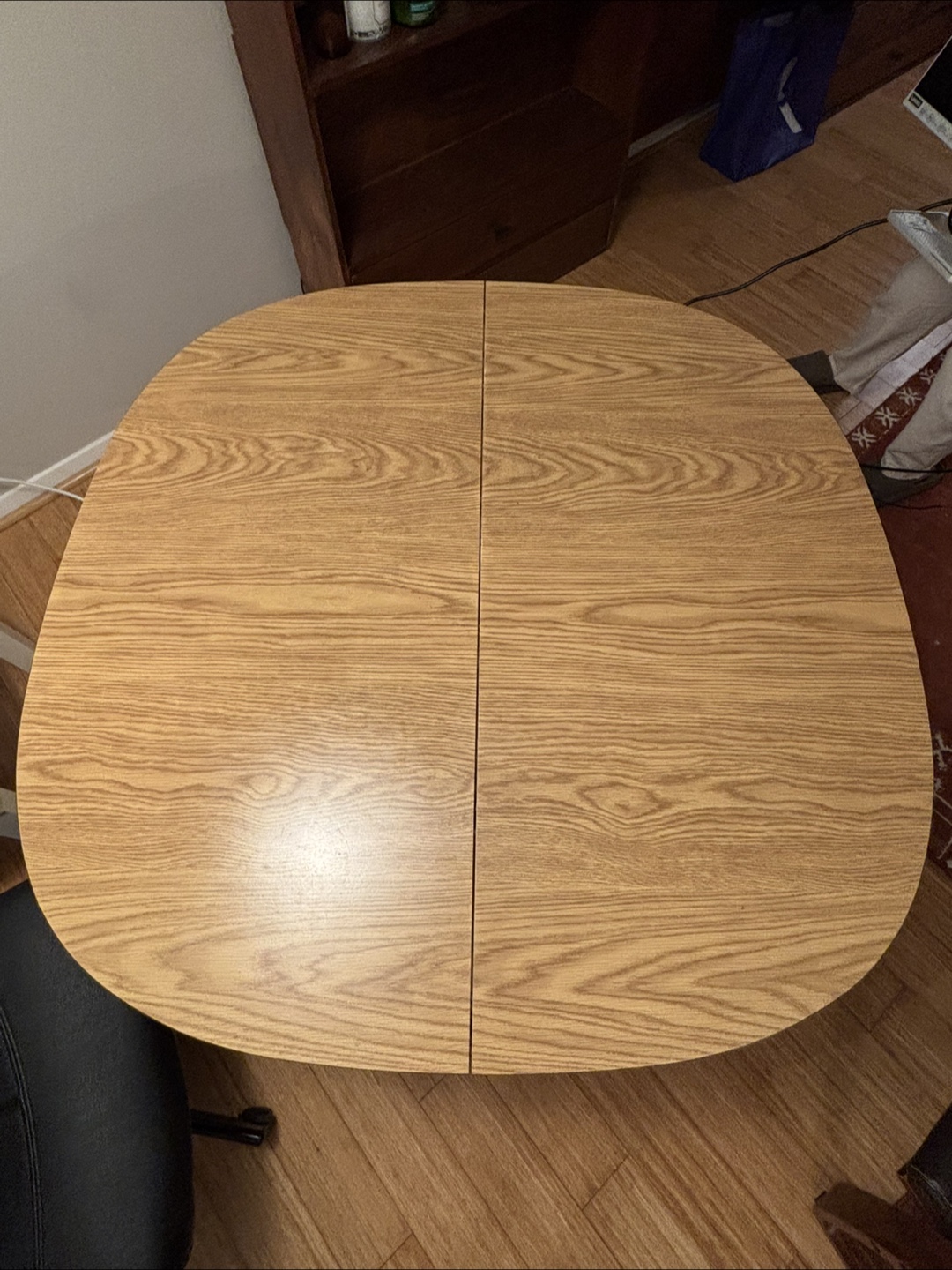 Round Dining Table - photo 3