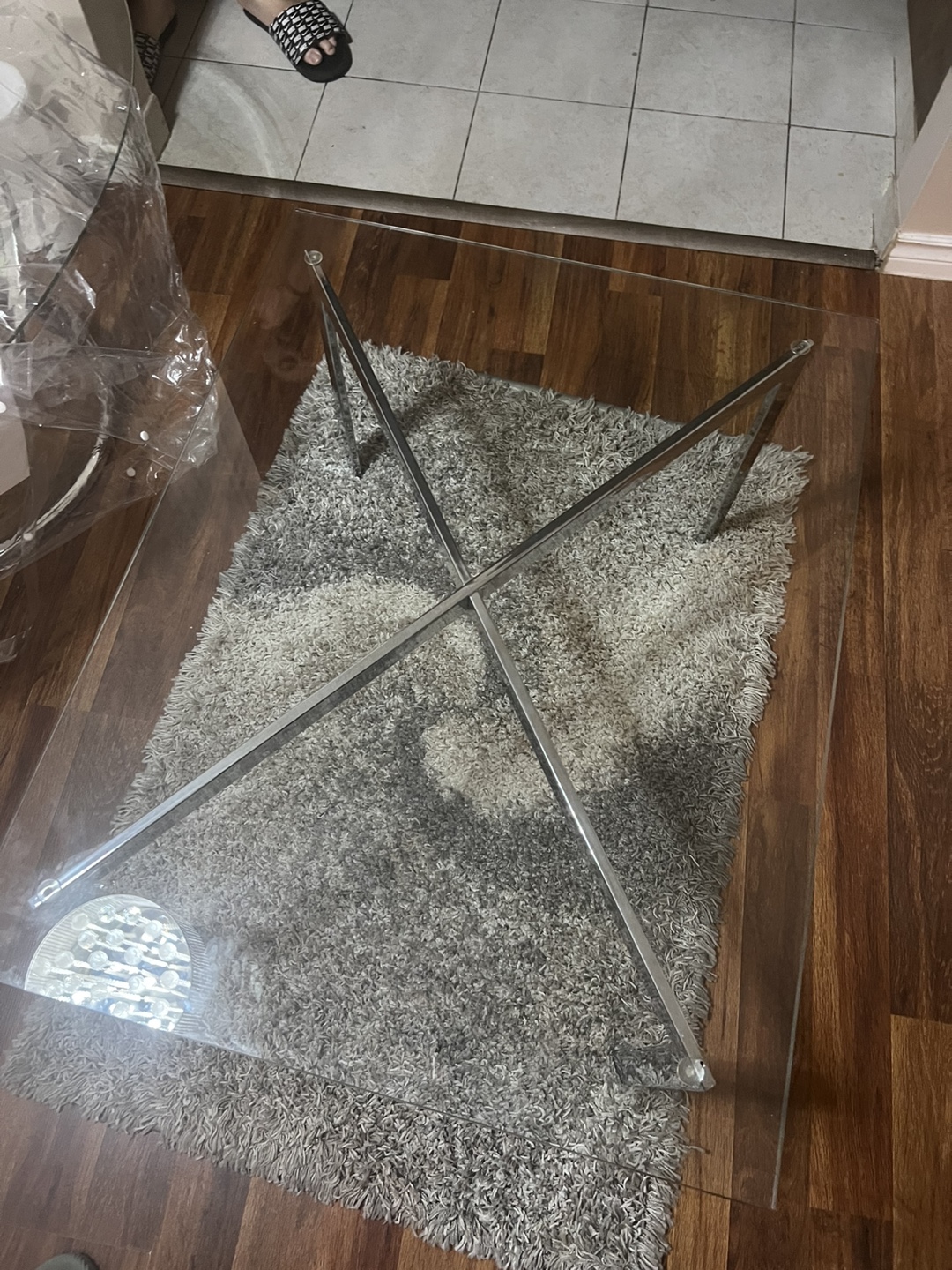Glass Top Coffee Table with rug - photo 3