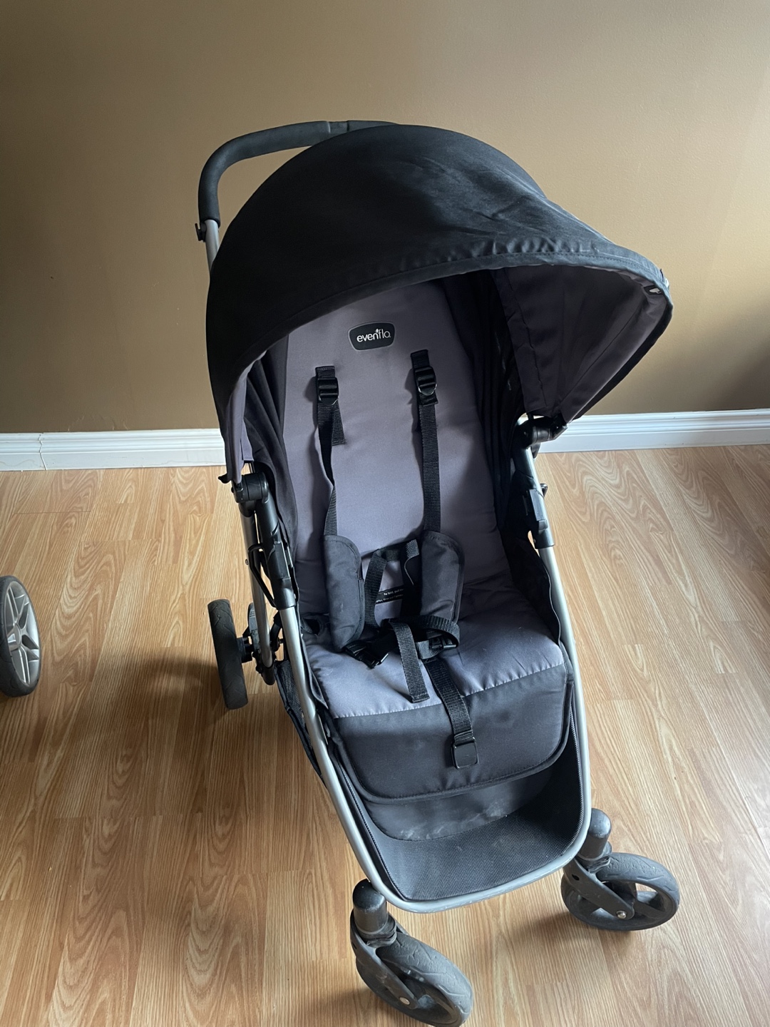 Gently used reversible stroller - photo 2