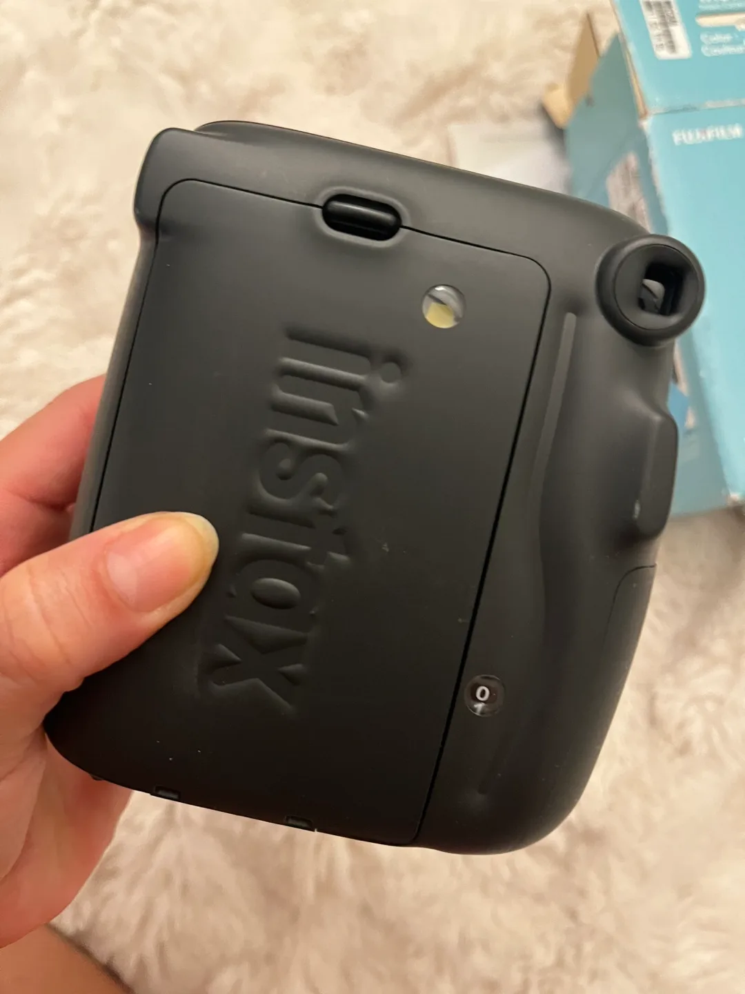 Fujifilm Instax Mini 11 Instant Camera - Charcoal Gray image indicator(3)