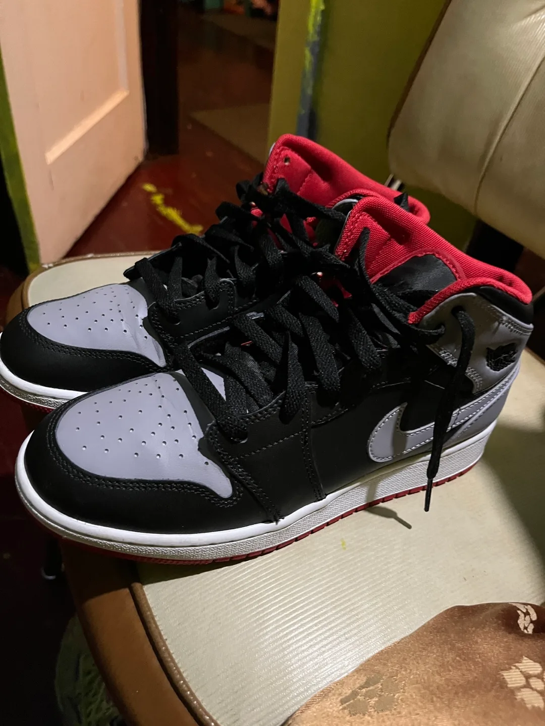 Air Jordan 1 Mid - Black, Grey & Red image indicator(2)
