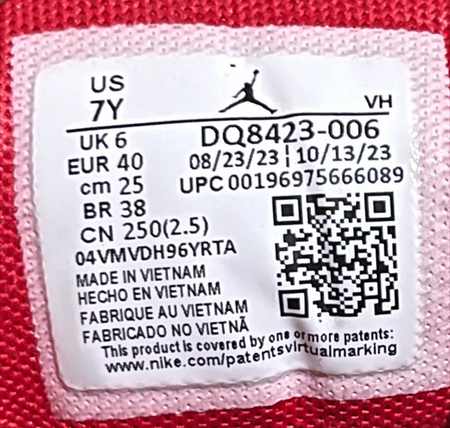 Air Jordan 1 Mid - Black, Grey & Red image indicator(5)