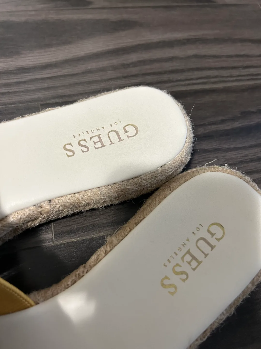 Guess summer sandal slides size 7, very comfortable image indicator(5)