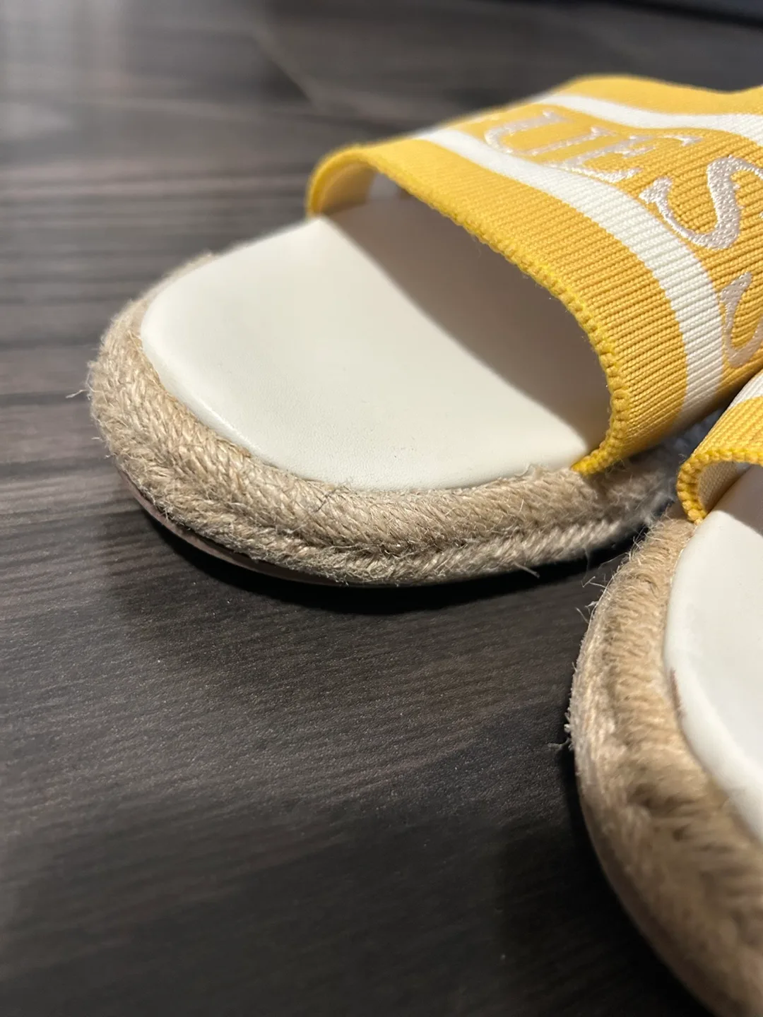 Guess summer sandal slides size 7, very comfortable image indicator(6)