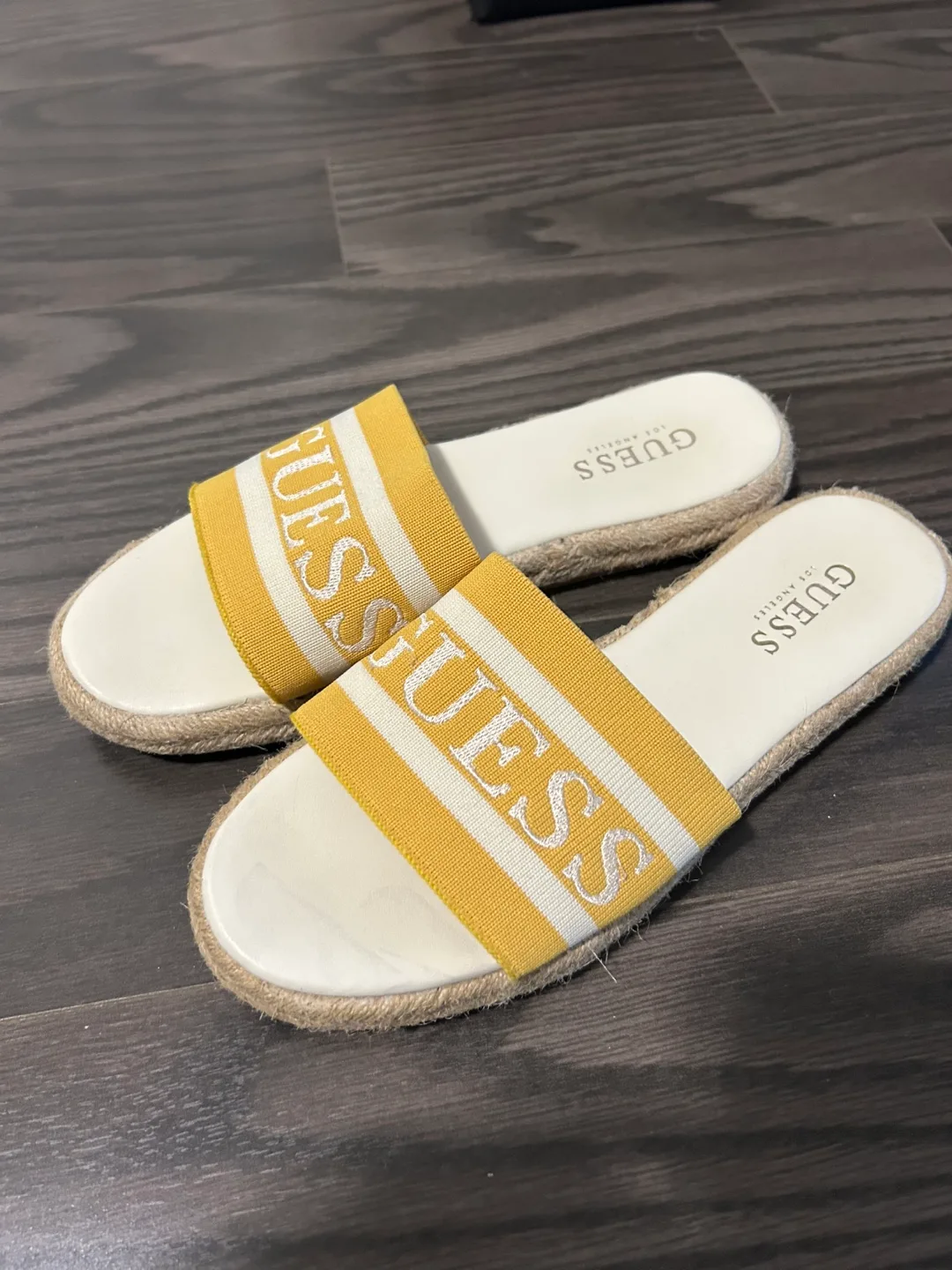 Guess summer sandal slides size 7, very comfortable image indicator(3)