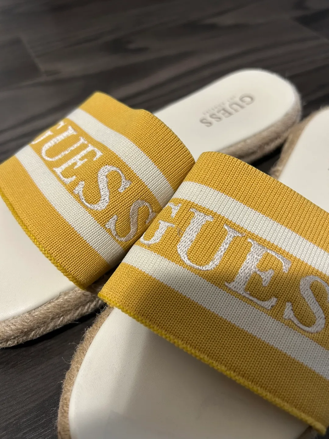 Guess summer sandal slides size 7, very comfortable image indicator(4)