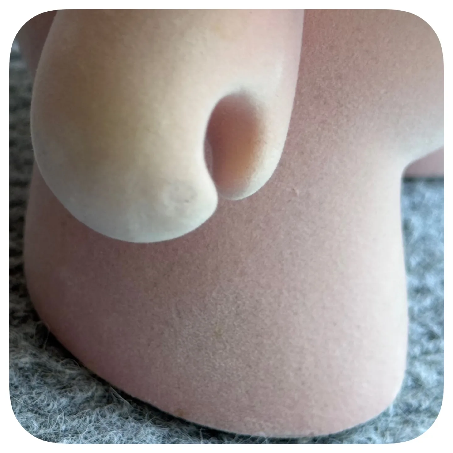 MAB GRAVES 8-INCH DUNNY BY KIDROBOT - PREOWNED, REFER TO PHOTOS! image indicator(4)