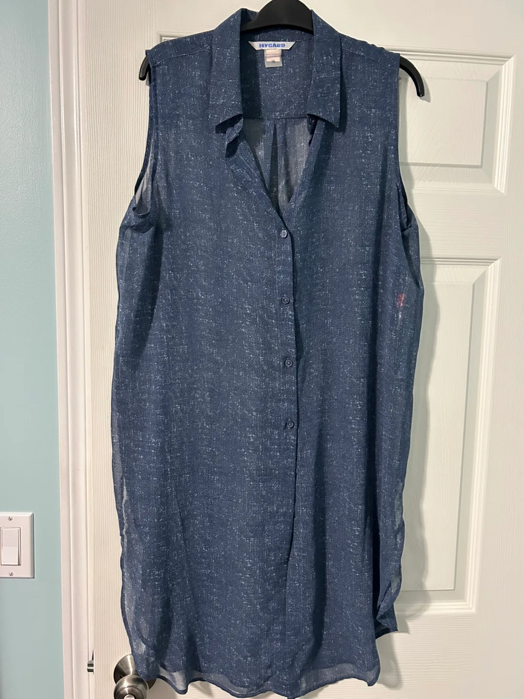 NYGÅRD Sleeveless Button-Up Blouse thumbnail