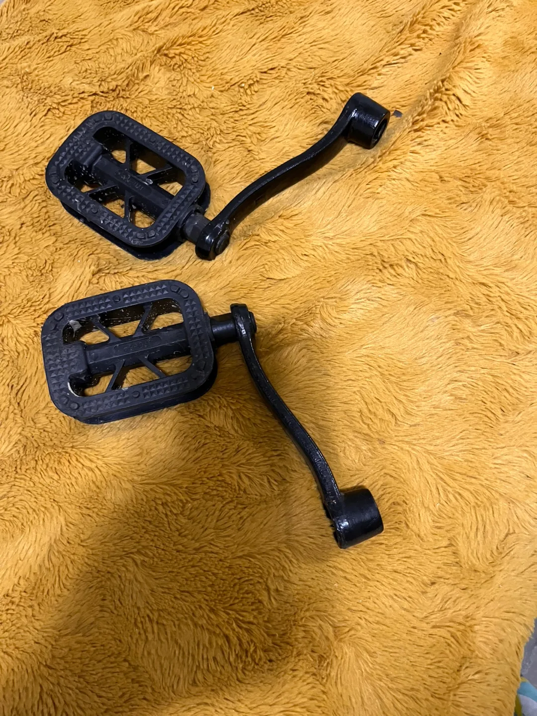 Pair of Black Bicycle Pedals thumbnail