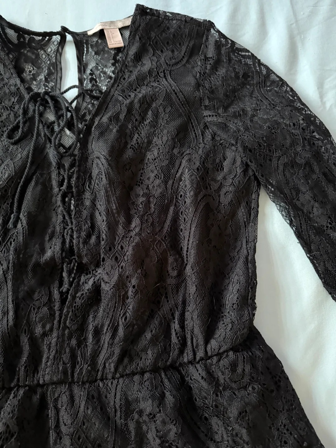 Black Long Sleeve Lace Romper image indicator(2)